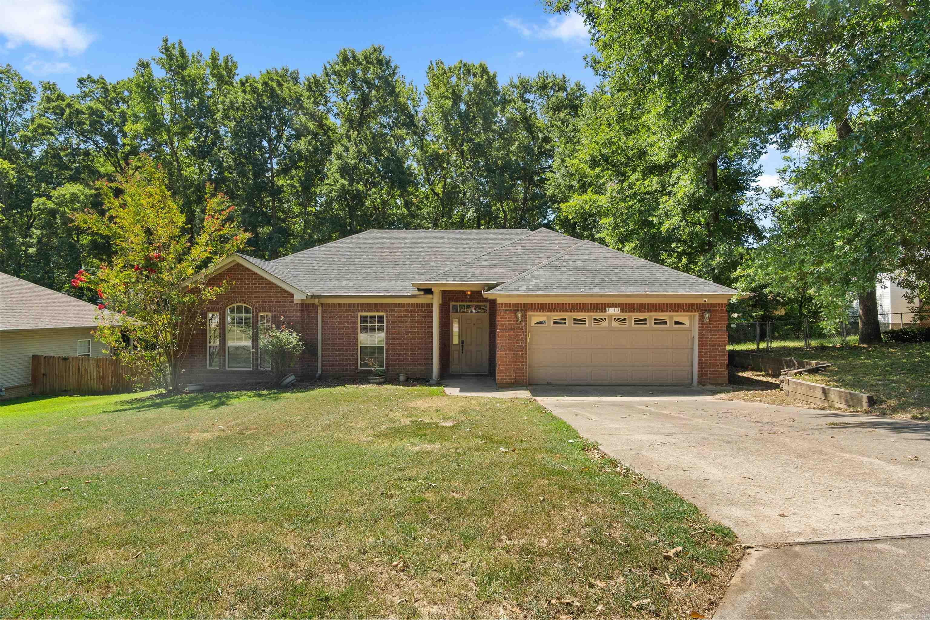 3013 Greenbrier Drive Property Photo 1