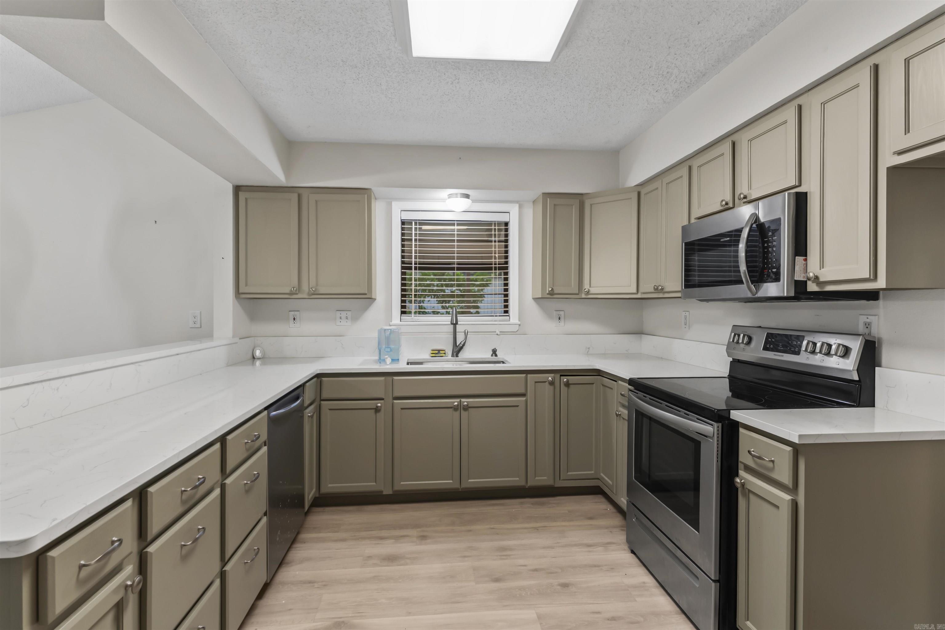 1 Torres Place Property Photo 10
