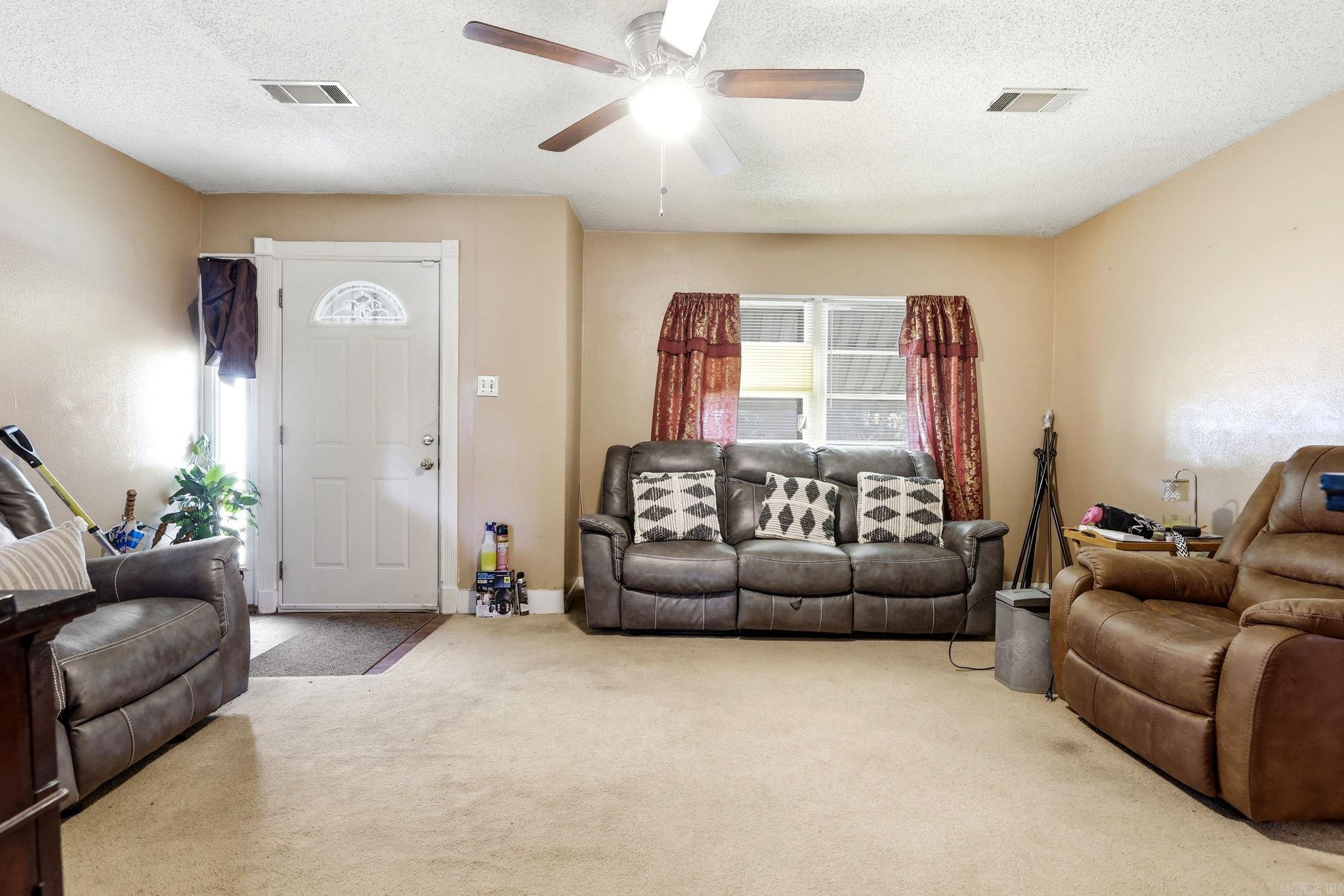 35 Neal Place Property Photo 4