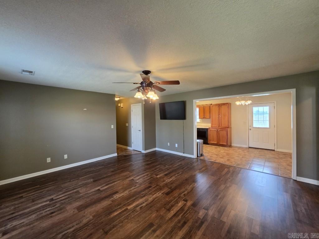 1325 Cherokee St Property Photo 3