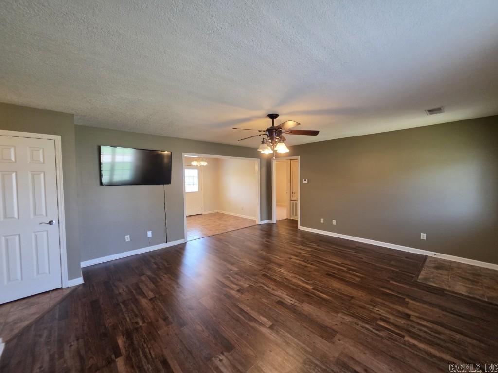 1325 Cherokee St Property Photo 4