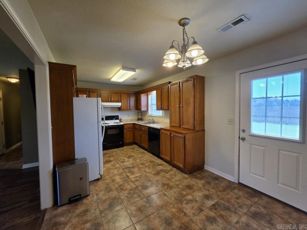 1325 Cherokee St Property Photo 5