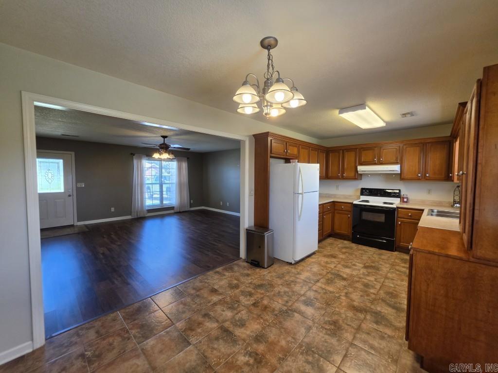 1325 Cherokee St Property Photo 6