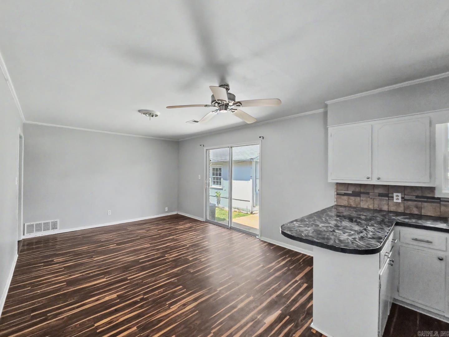 2907 Case Street Property Photo 5