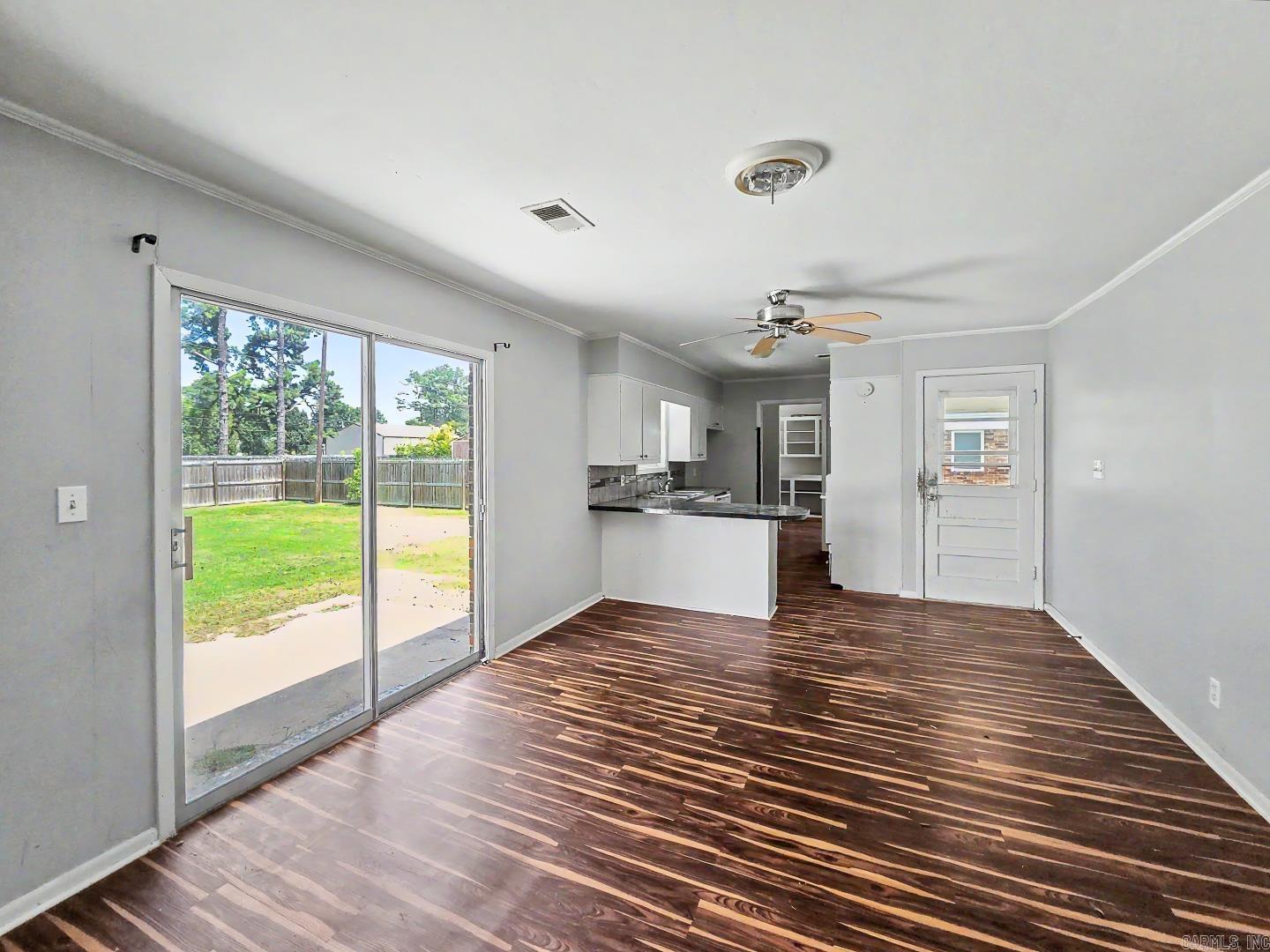 2907 Case Street Property Photo 6