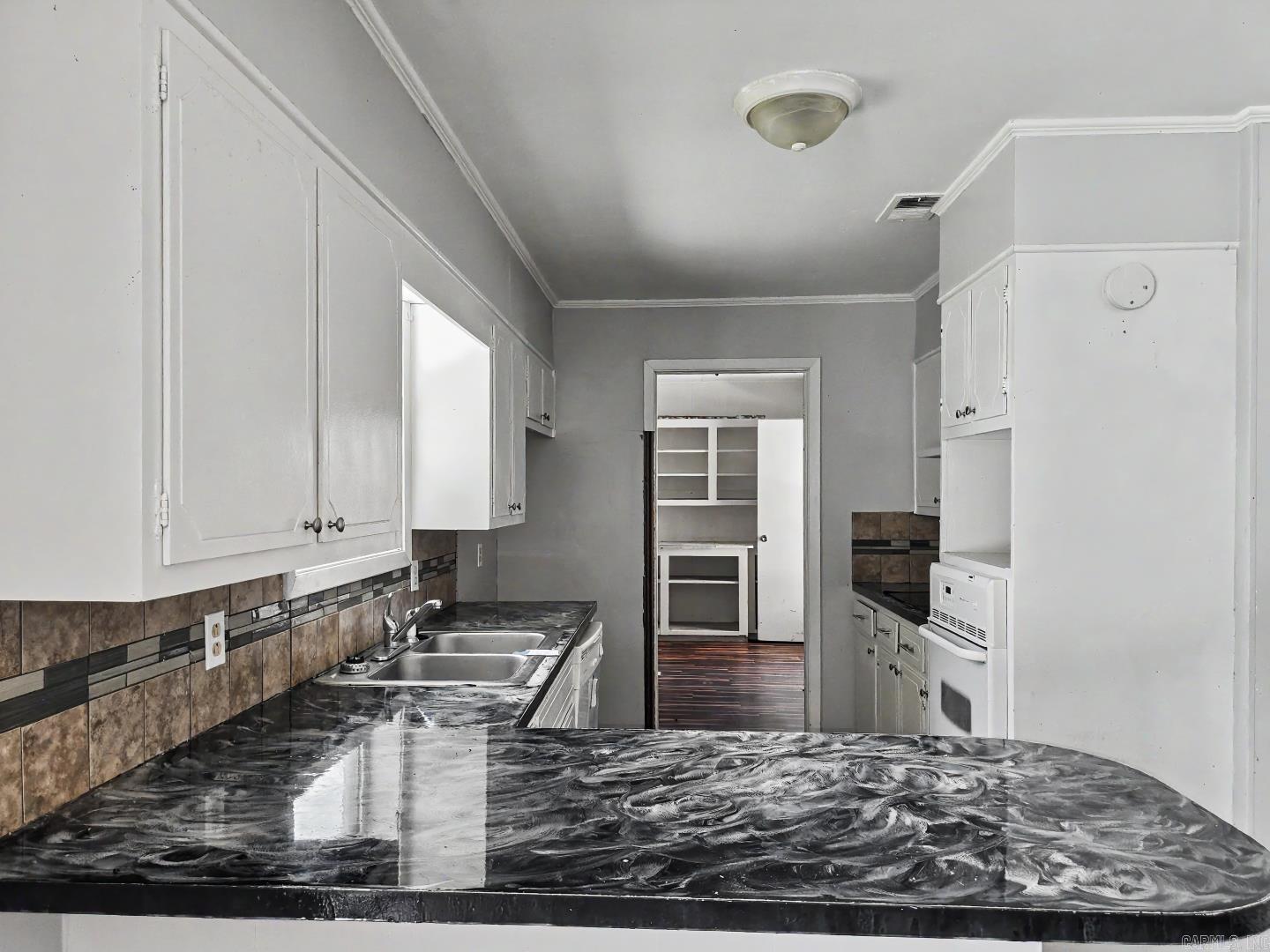 2907 Case Street Property Photo 7