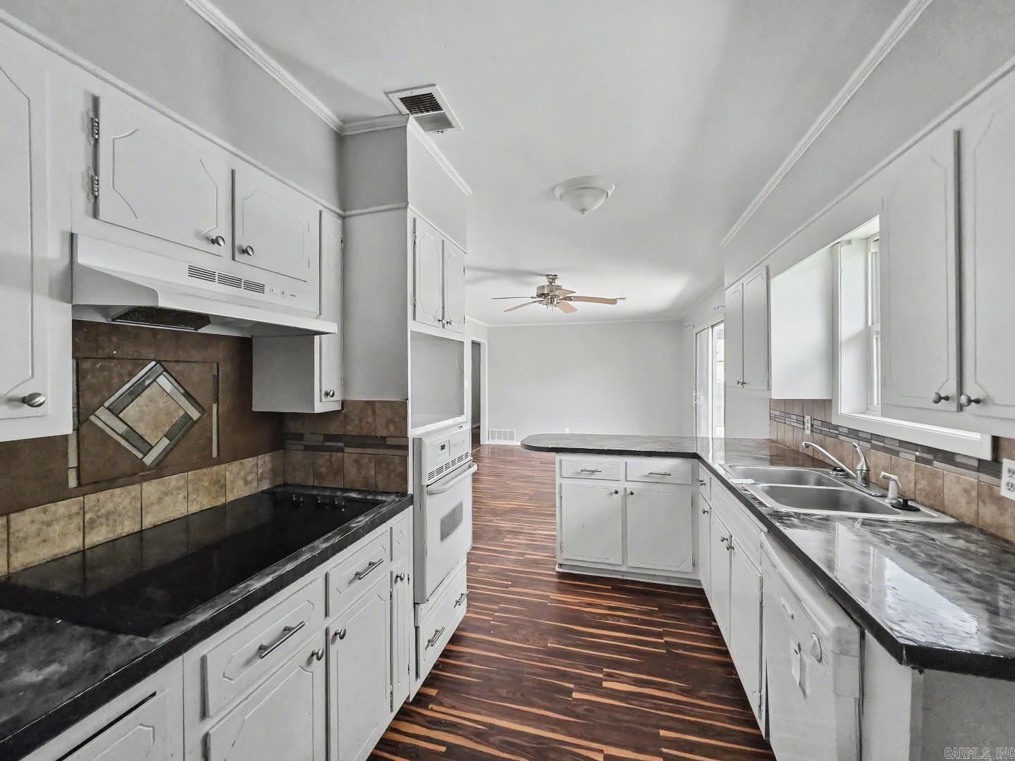 2907 Case Street Property Photo 10