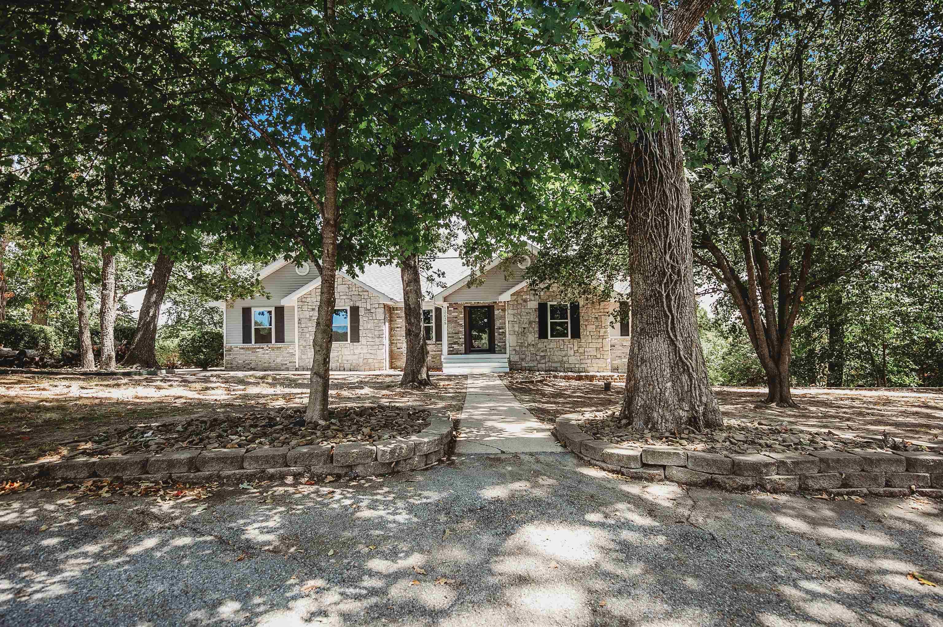 13638 Spring Road Property Photo 2