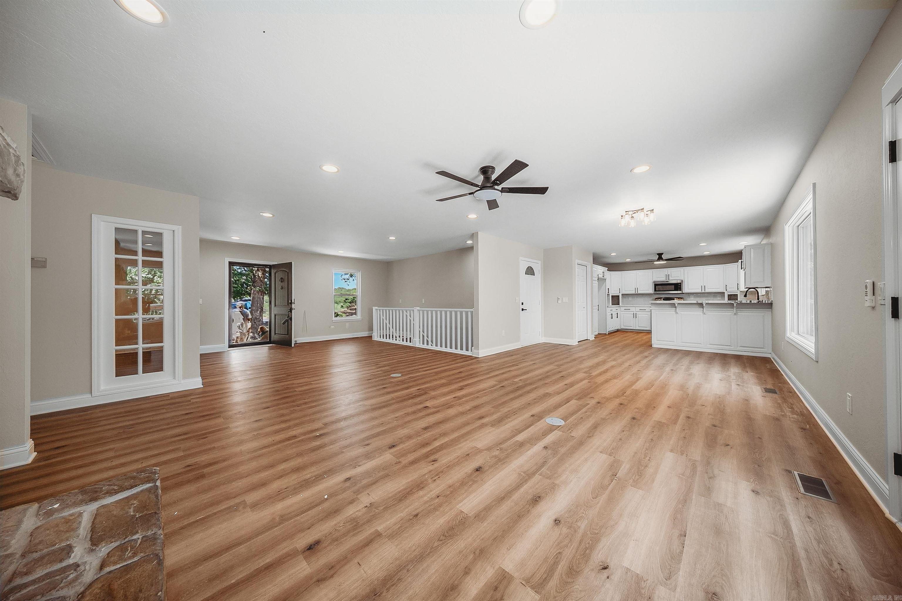13638 Spring Road Property Photo 6