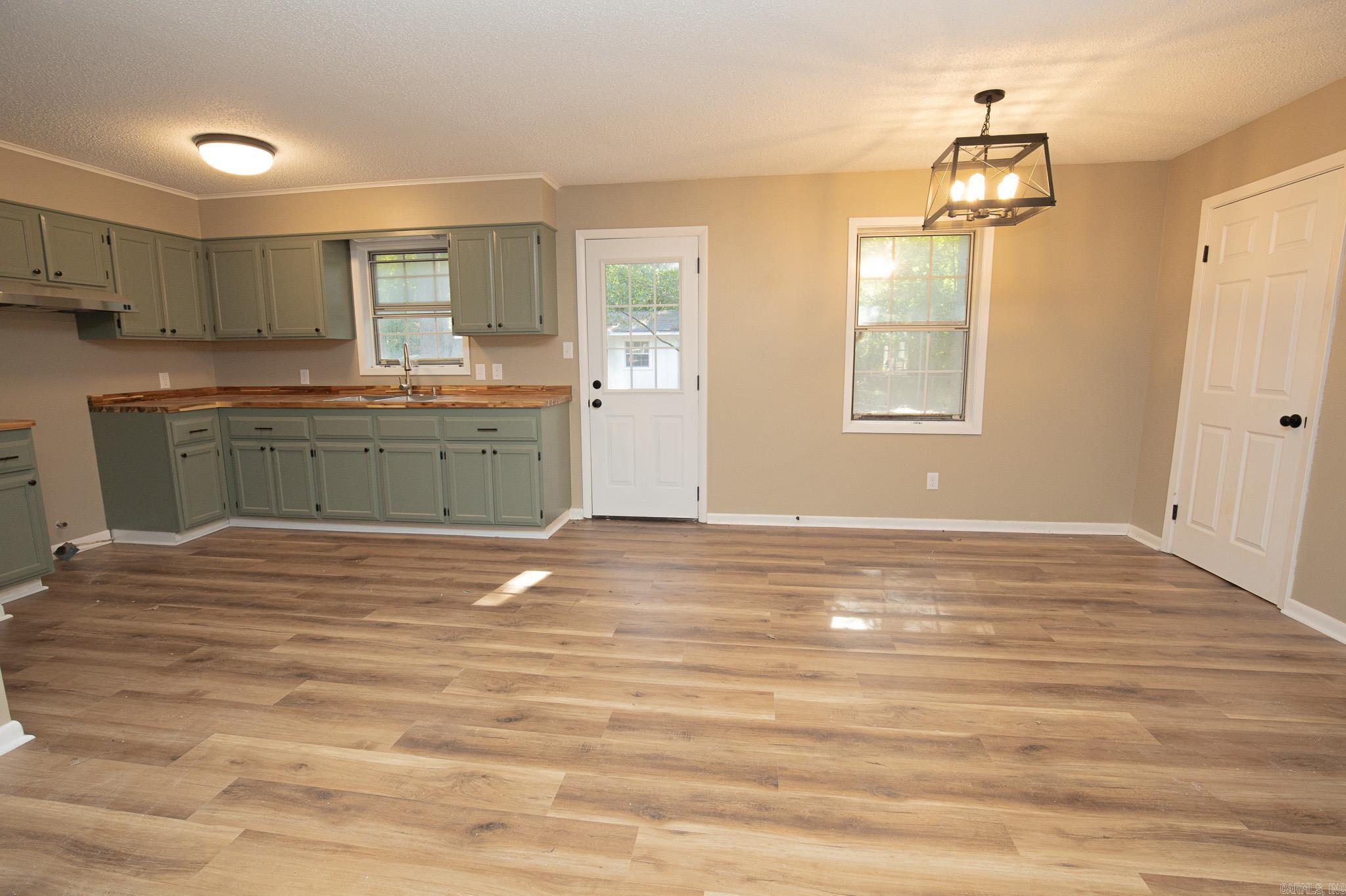 503 Bobbies Circle Property Photo 6