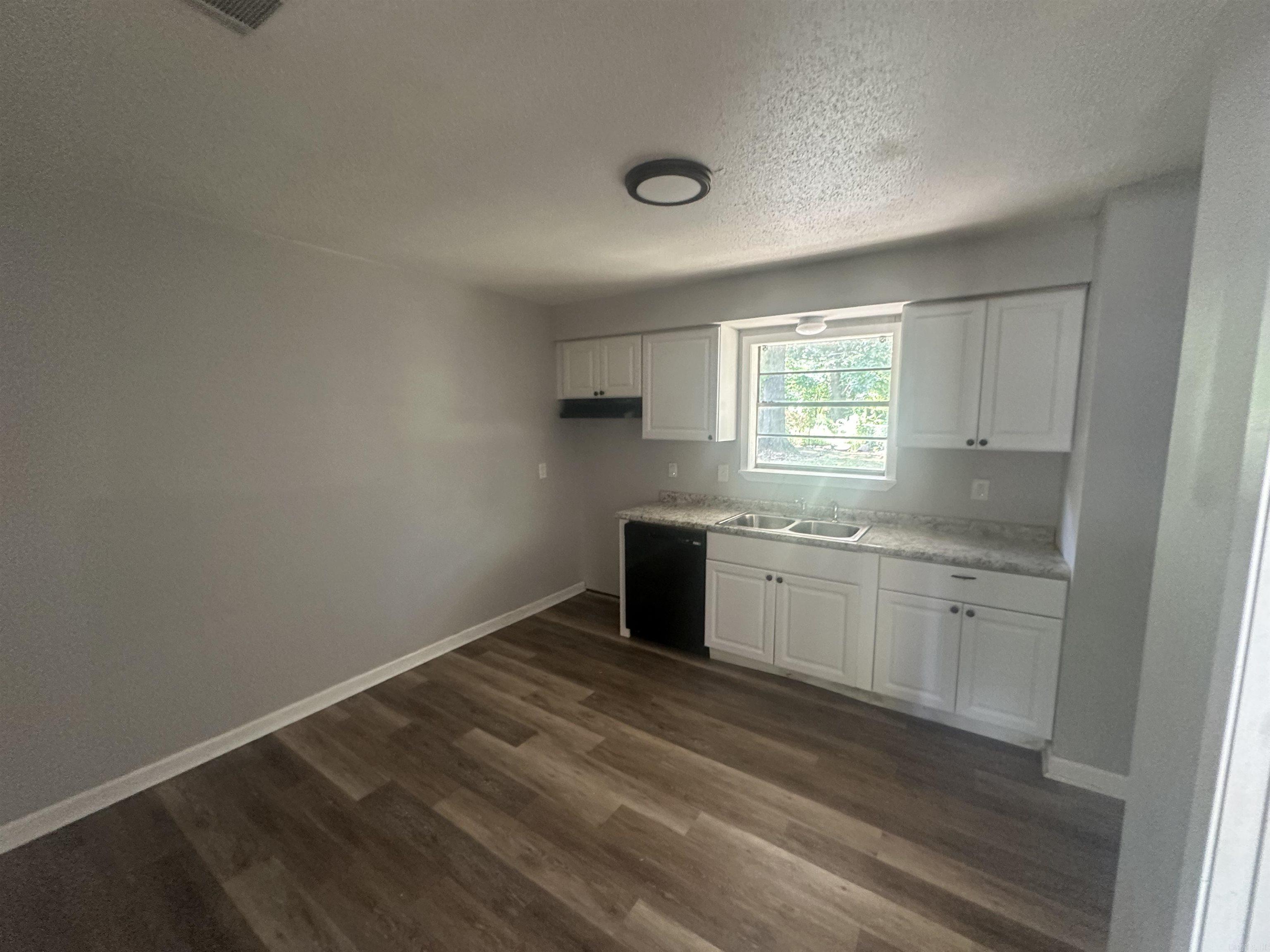 9010 Tedburn Circle Property Photo 4