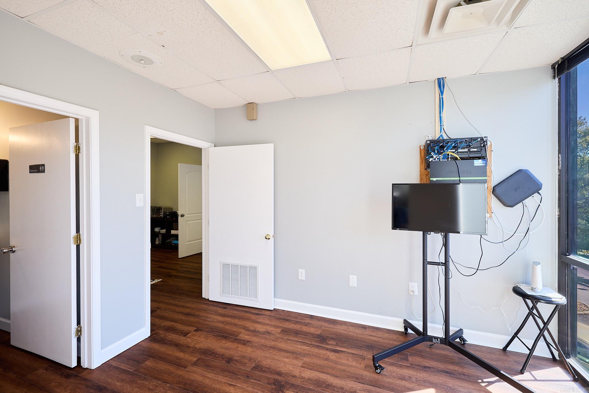 10901 Financial Centre Parkway Property Photo 13
