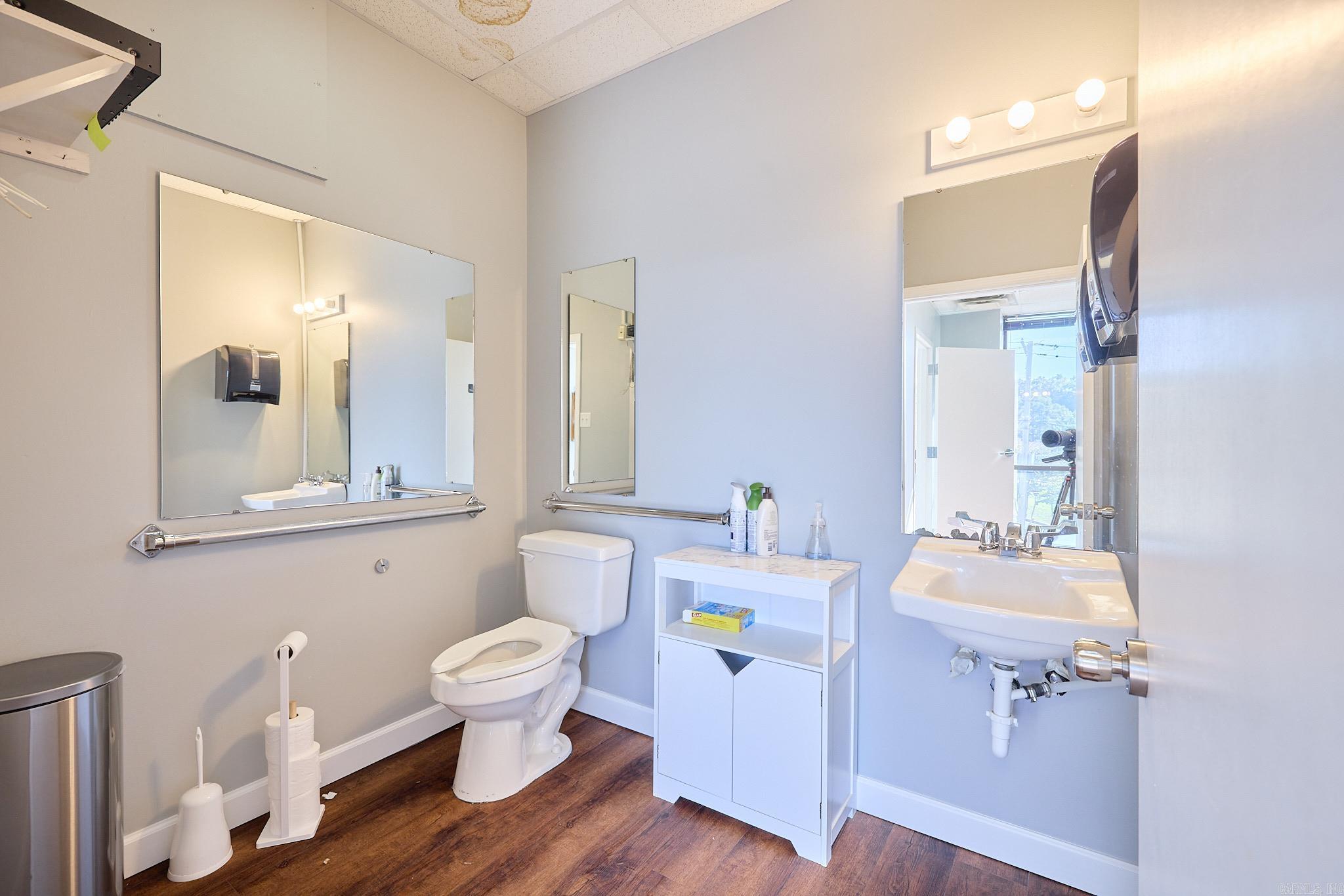 10901 Financial Centre Parkway Property Photo 31