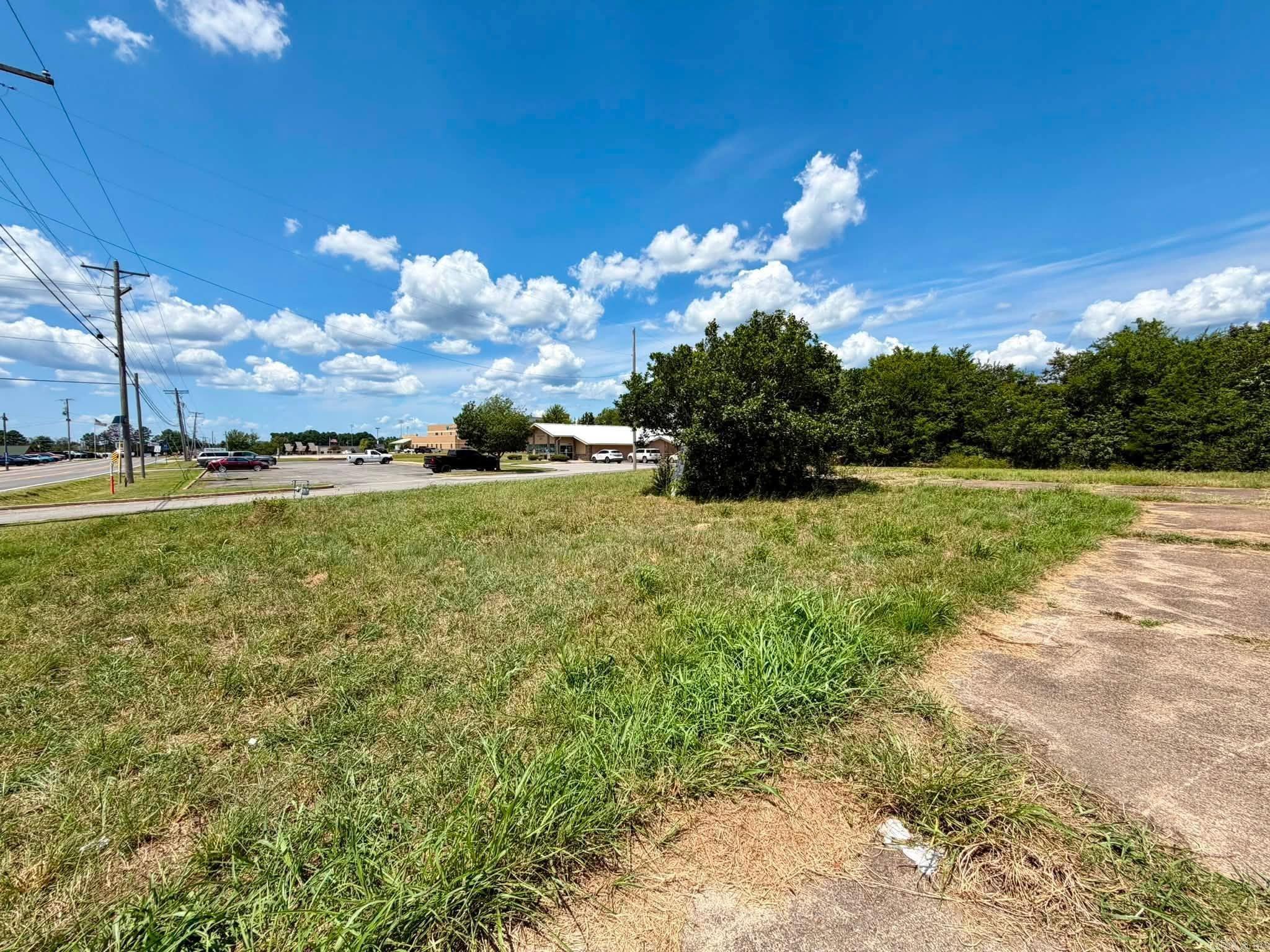 2208 E Main Property Photo 2