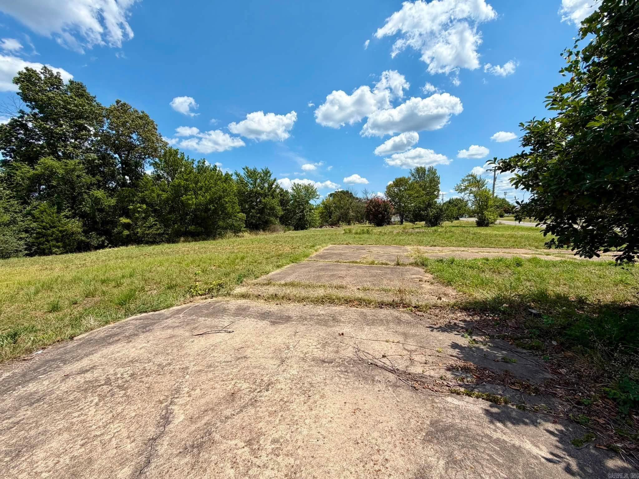 2208 E Main Property Photo 6