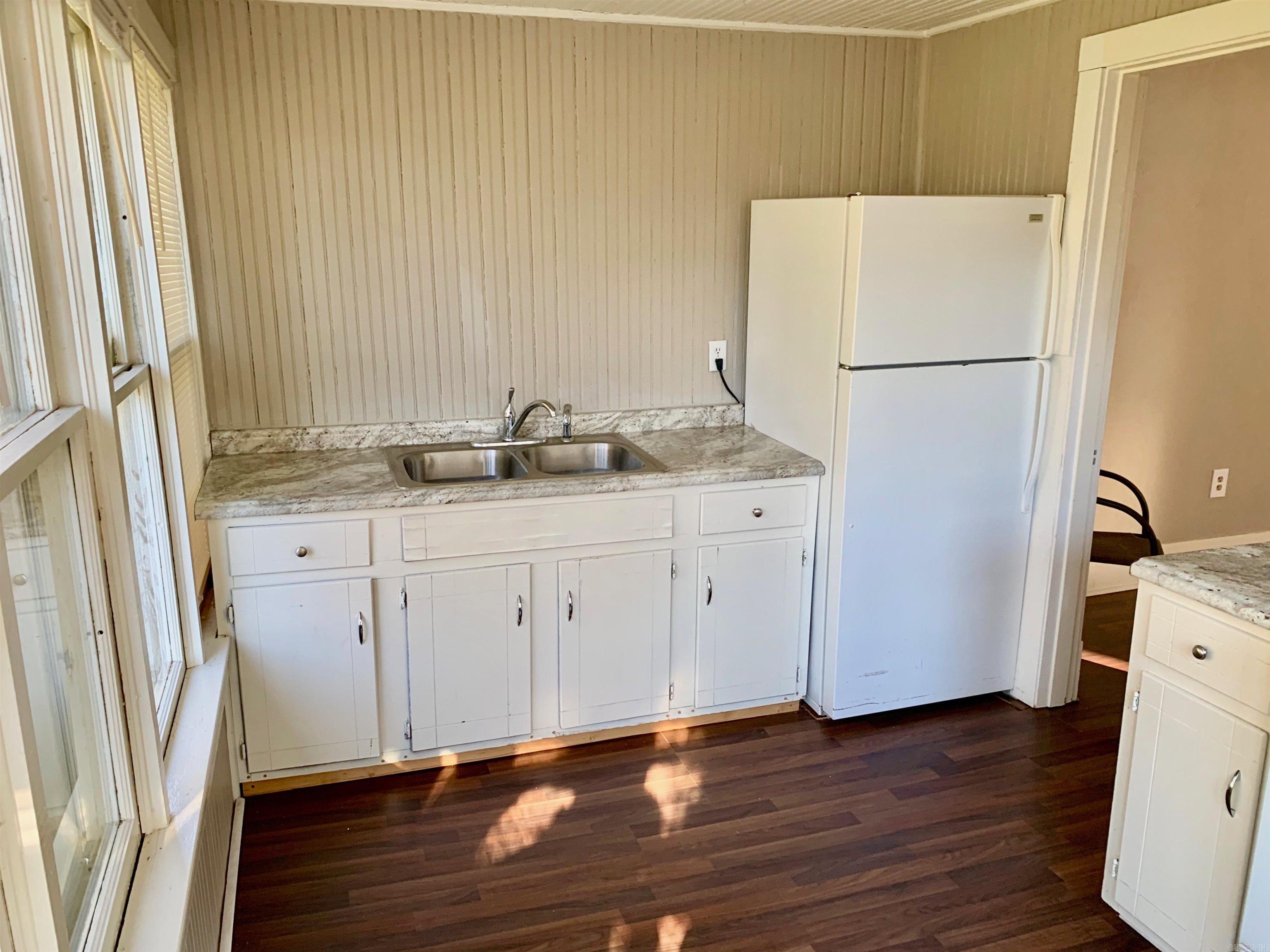 1233 Flint Property Photo 6