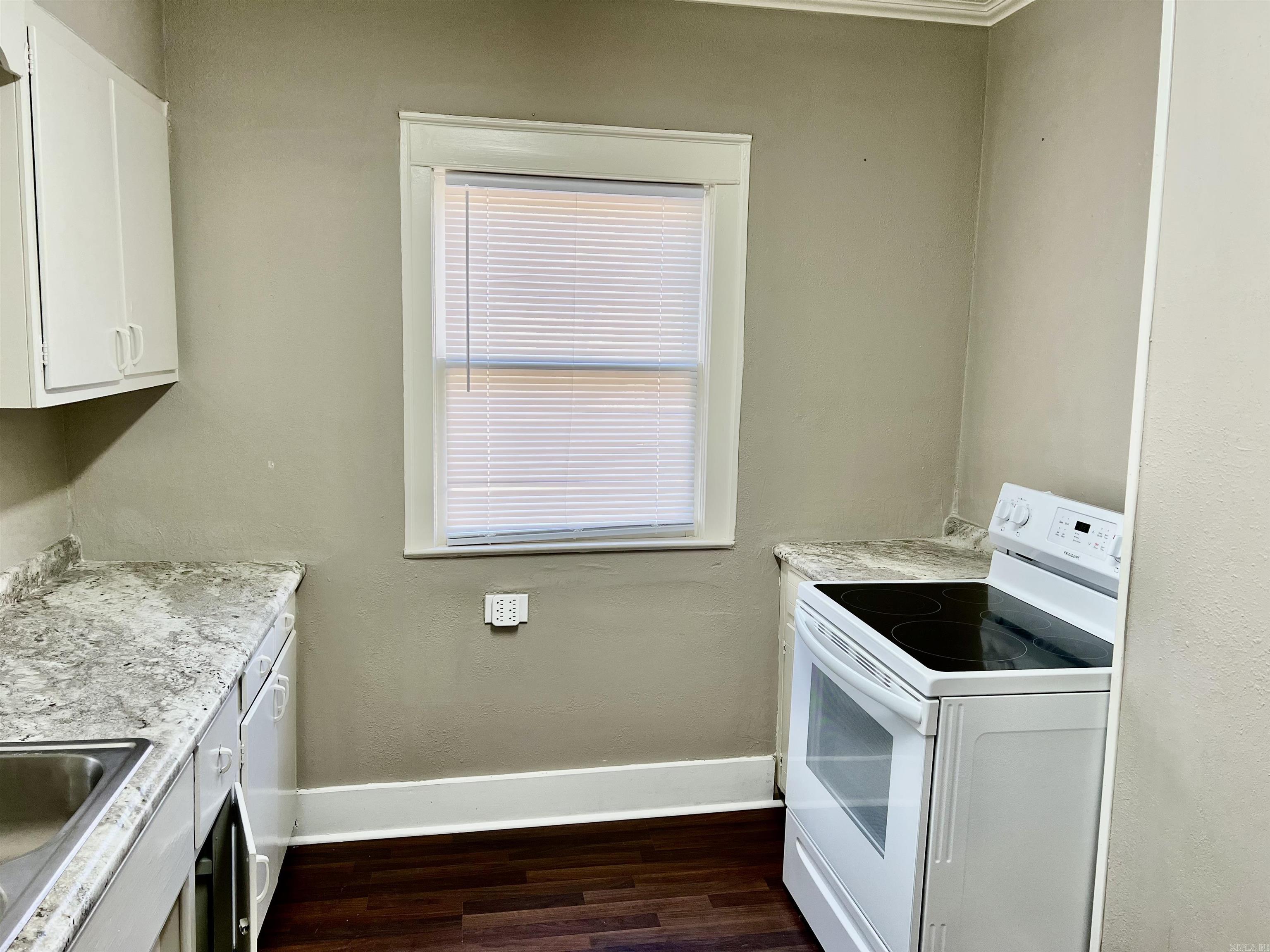 1233 Flint Property Photo 11