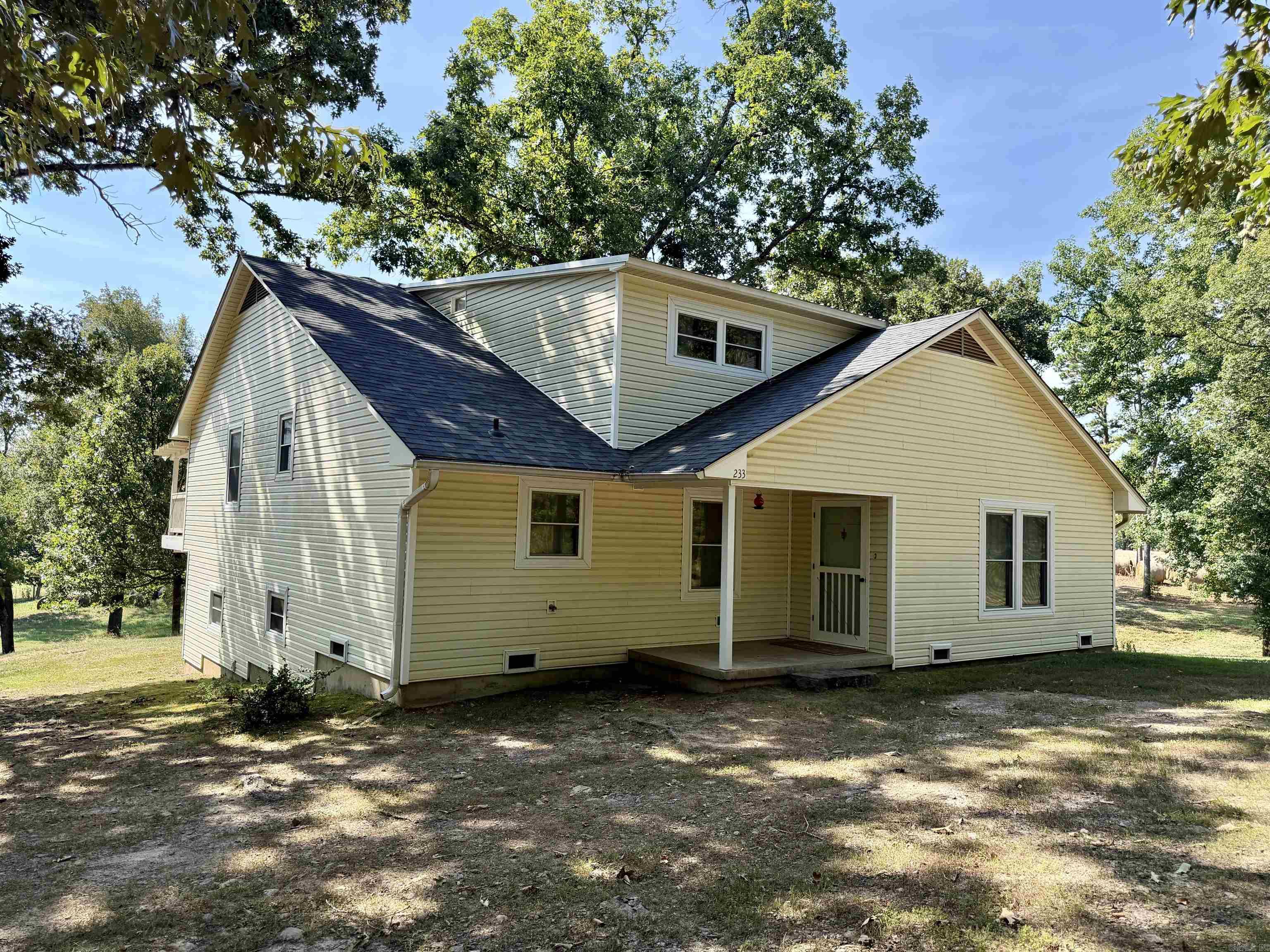 233 County Road 3780 Property Photo 1