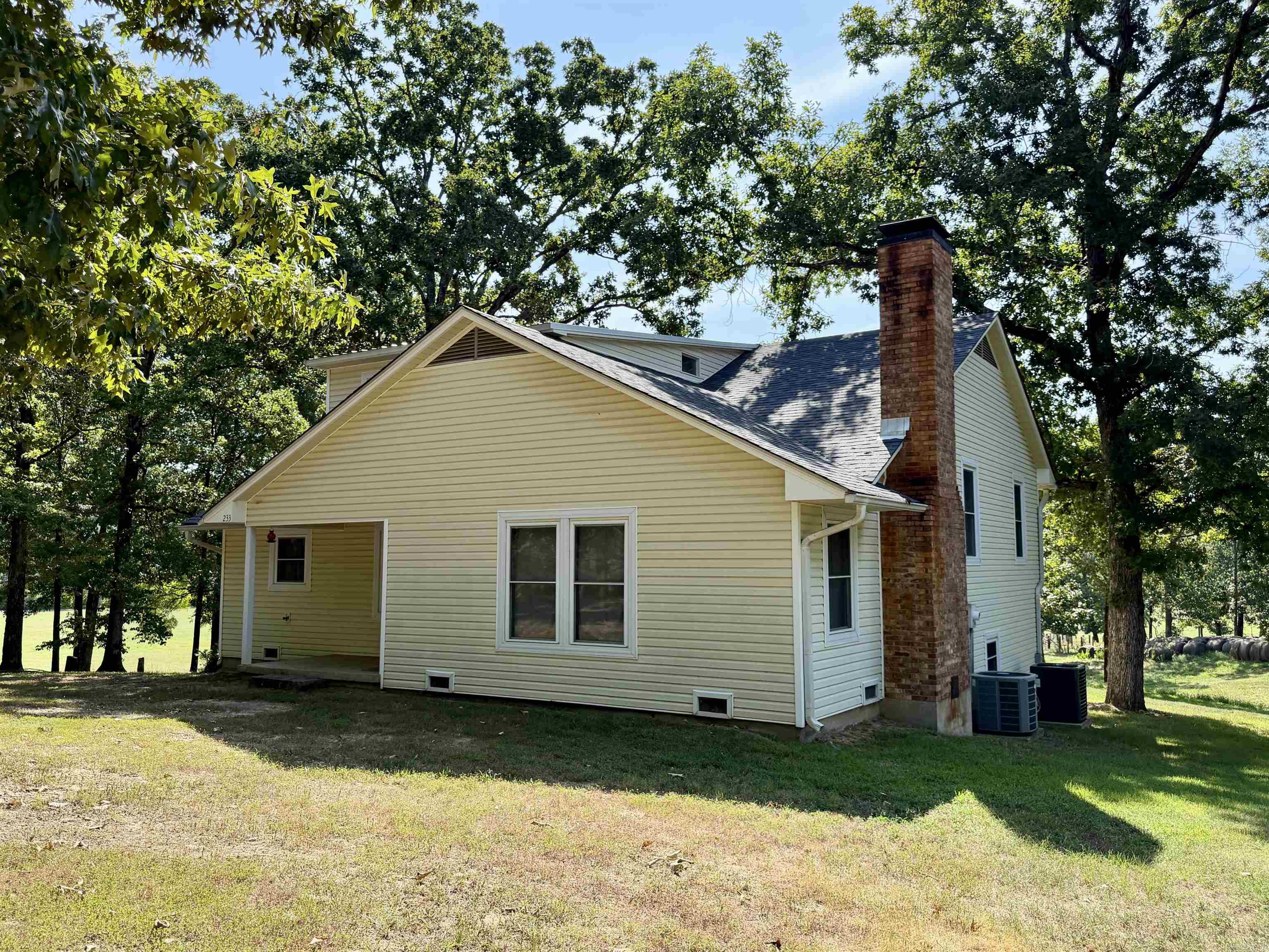 233 County Road 3780 Property Photo 3