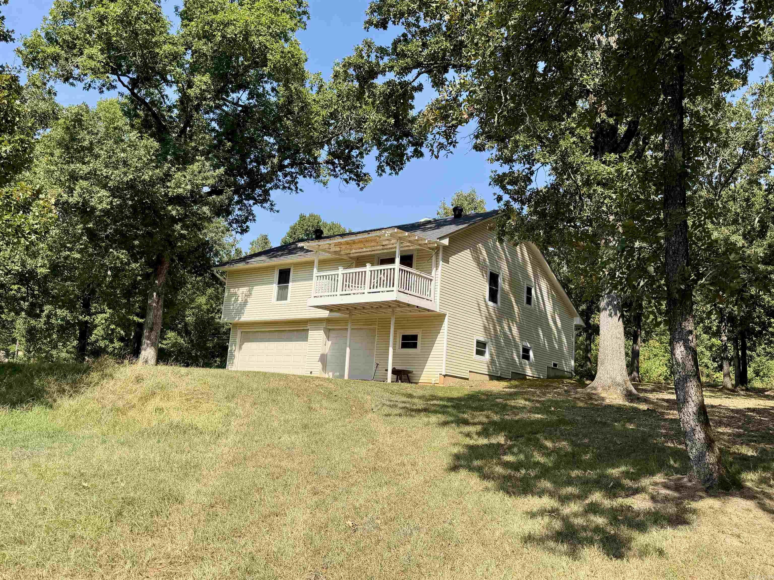 233 County Road 3780 Property Photo 4