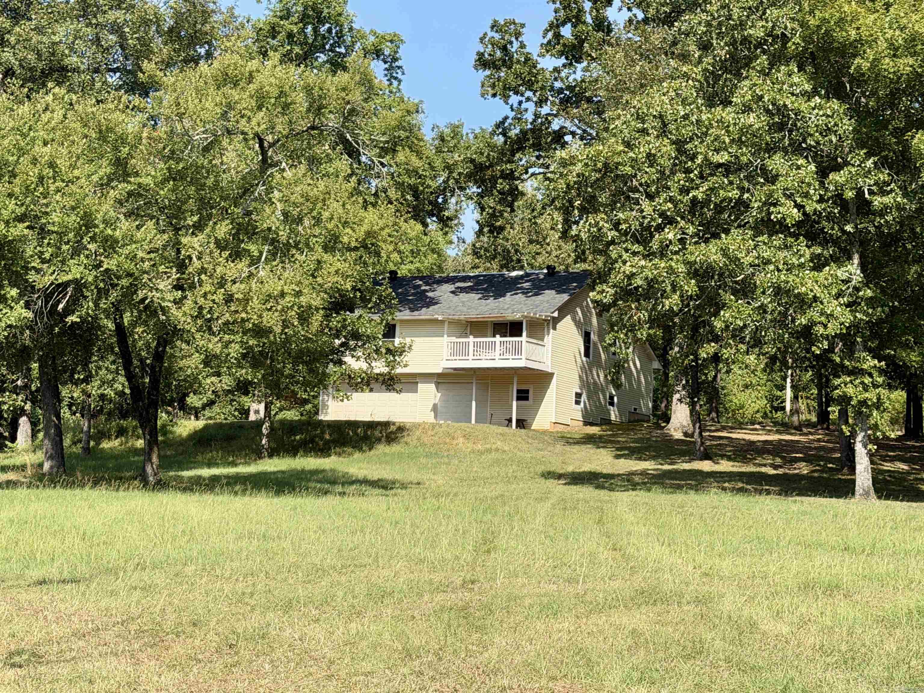 233 County Road 3780 Property Photo 5