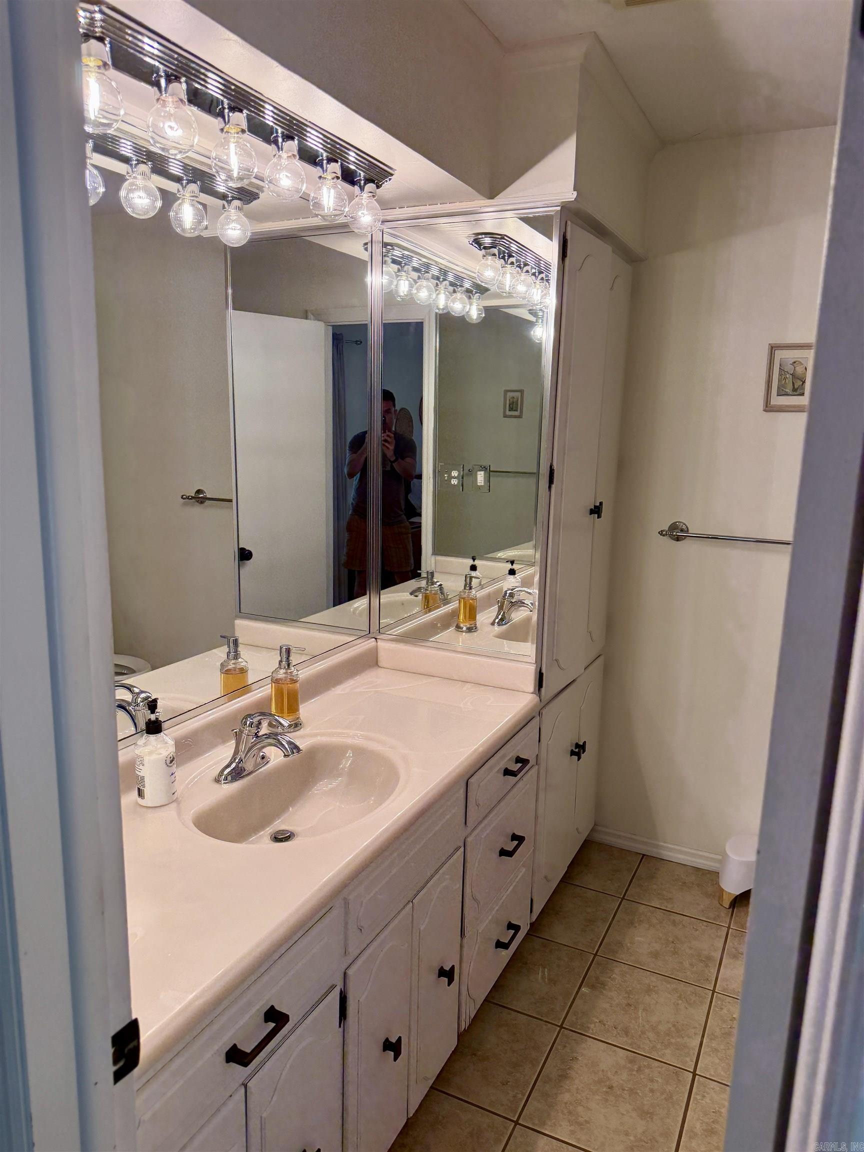 233 County Road 3780 Property Photo 28