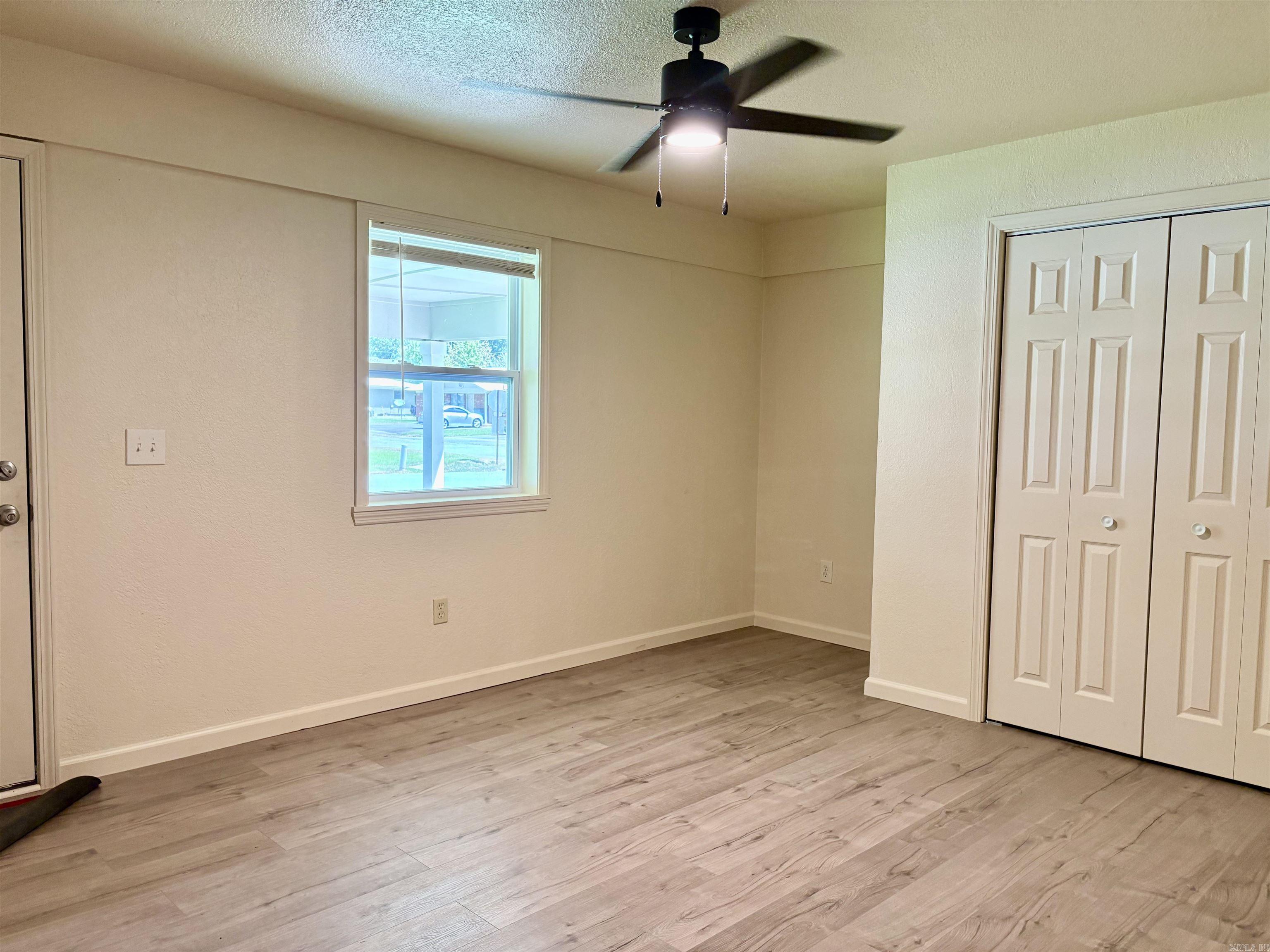 209 N Pear Street Property Photo 8