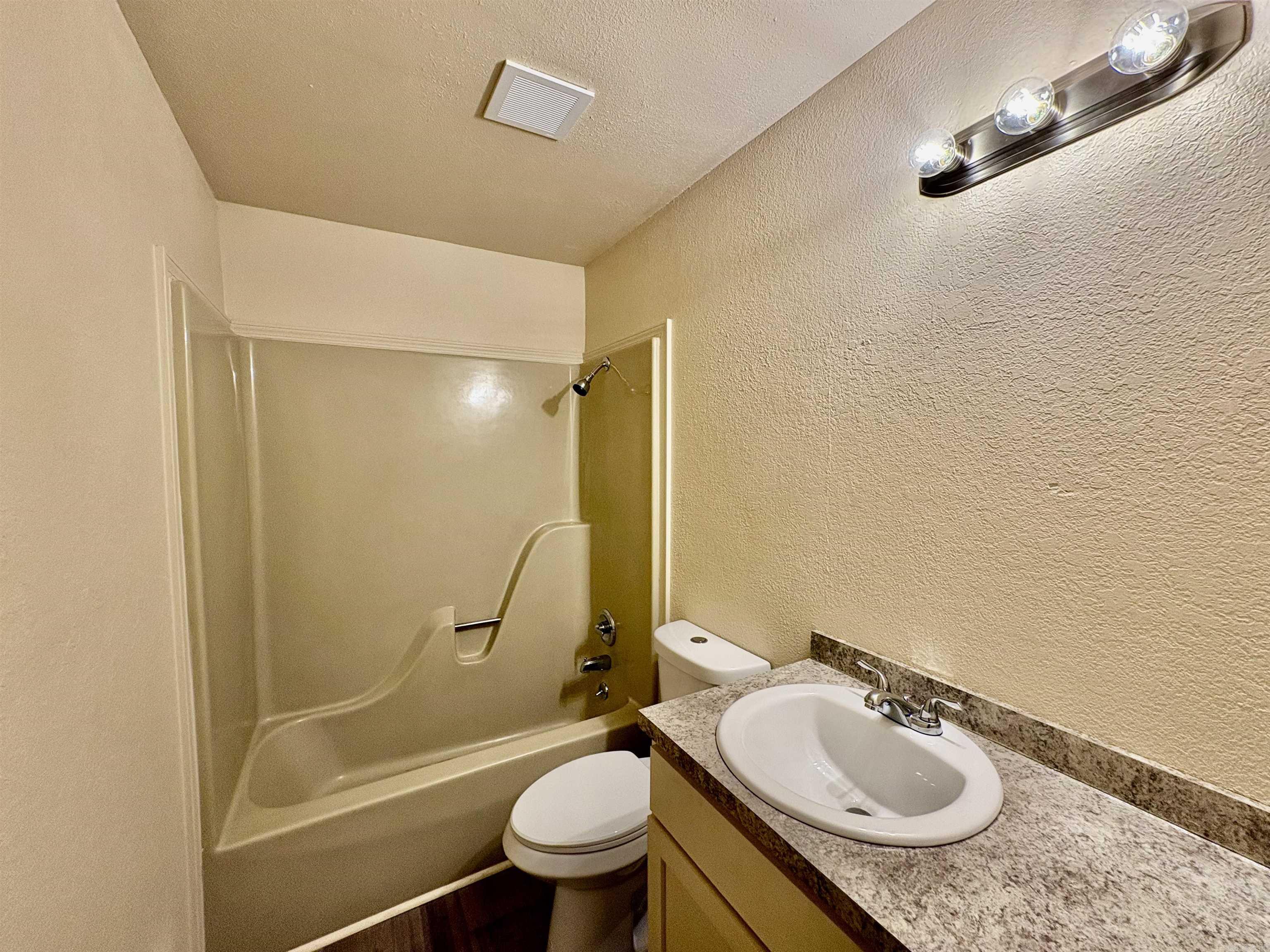 209 N Pear Street Property Photo 14