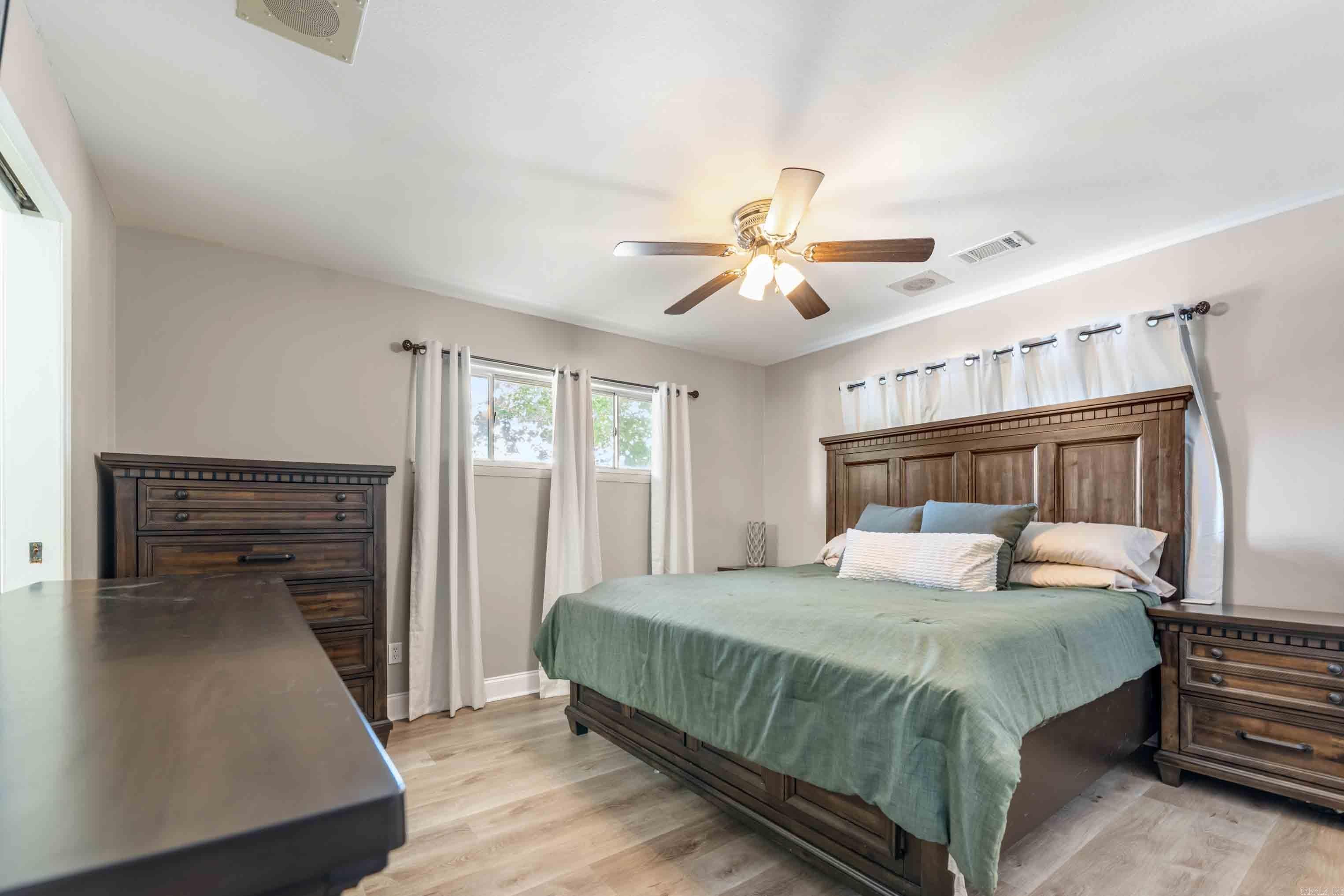 1821 E Lakeview Drive Property Photo 33