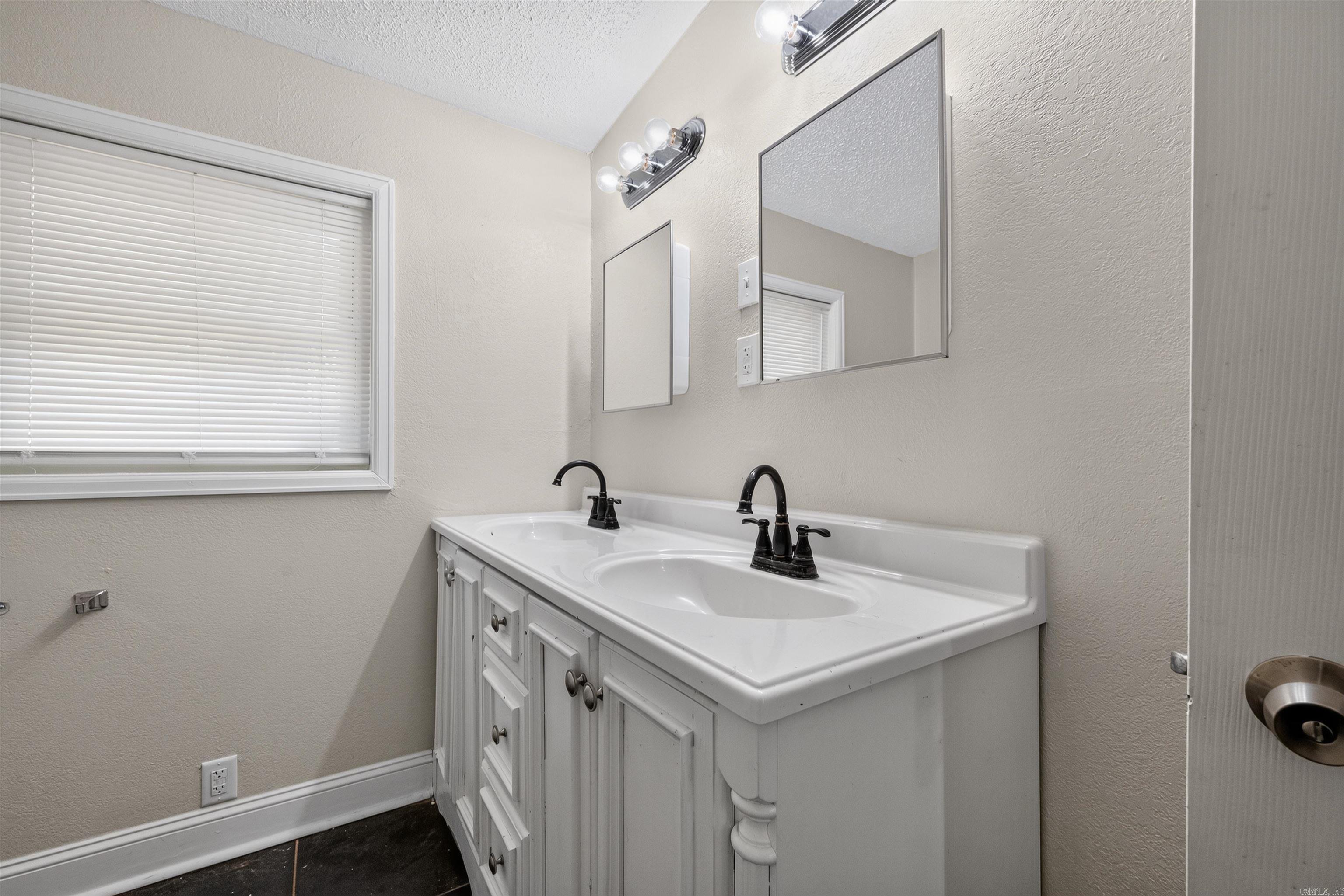 25 Caylor Lane Property Photo 8