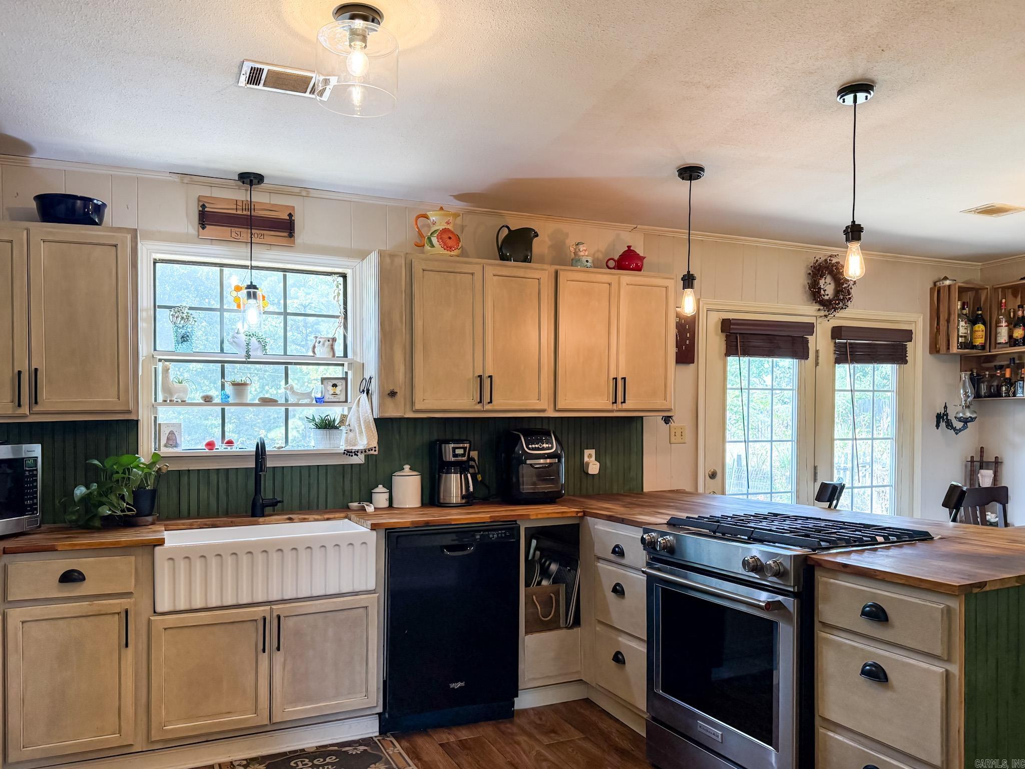 7430 Highway 367 Property Photo 4