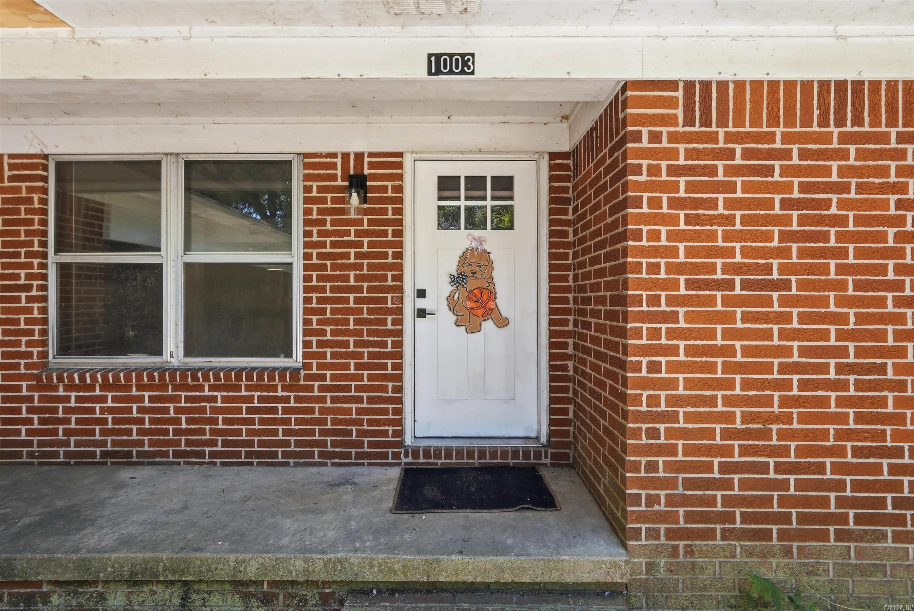 1003 W Moline Street Property Photo 3