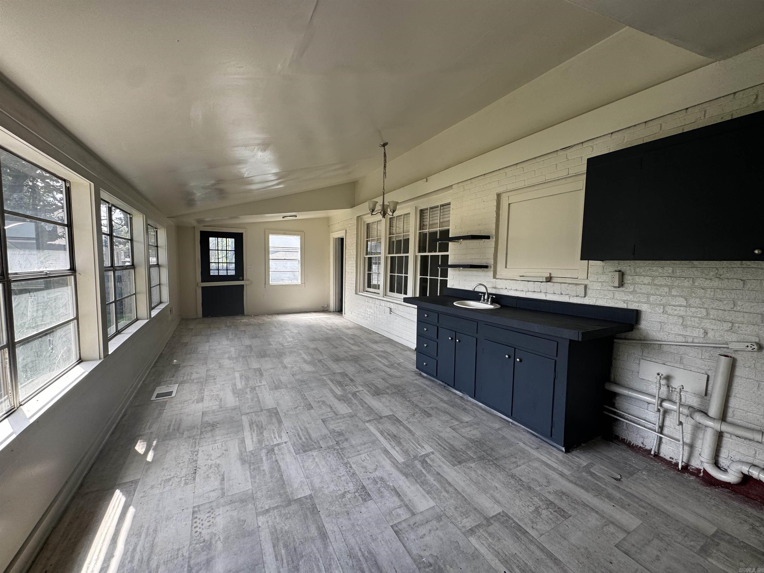 220 Fussell Property Photo 3