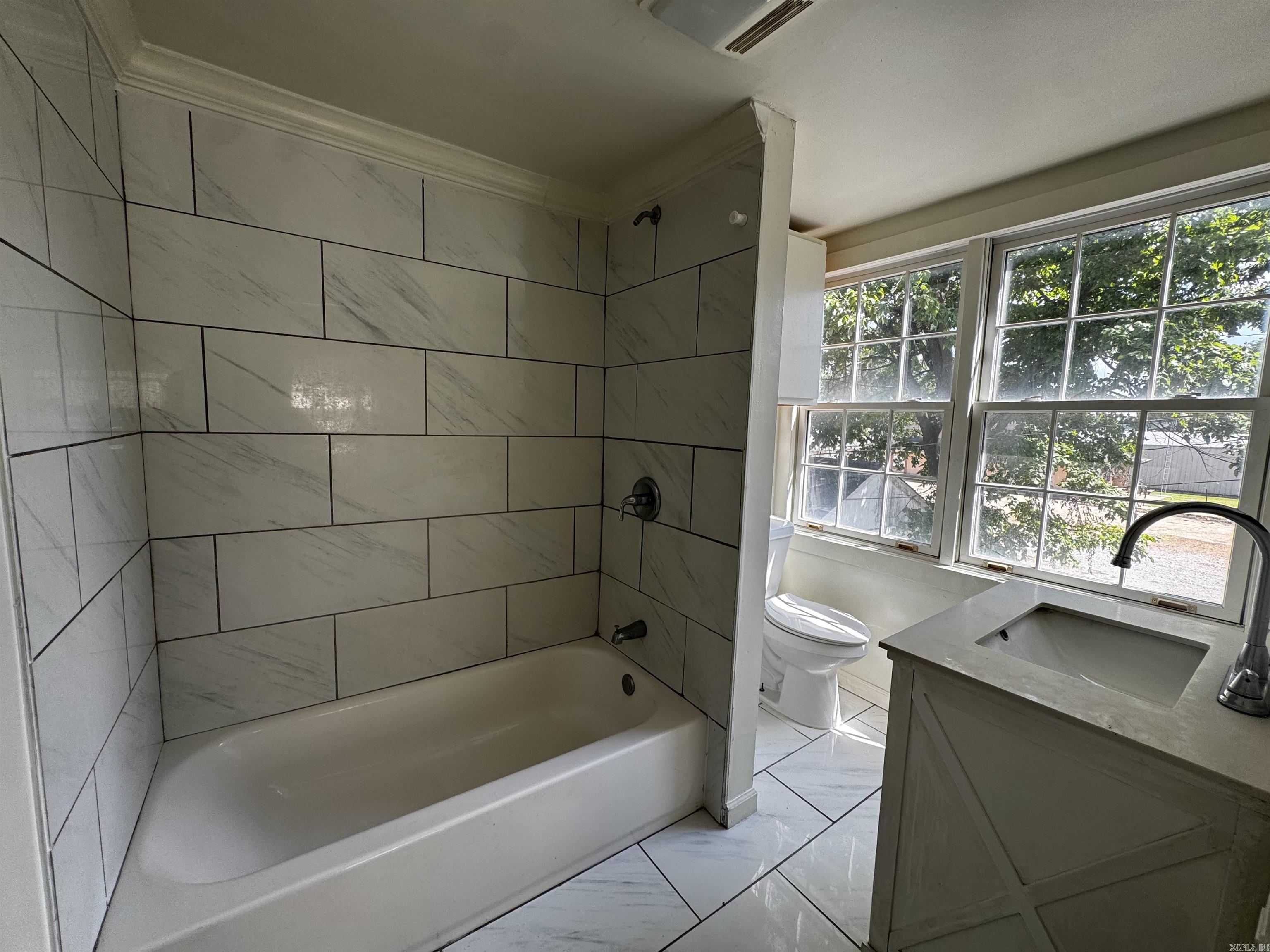 220 Fussell Property Photo 9