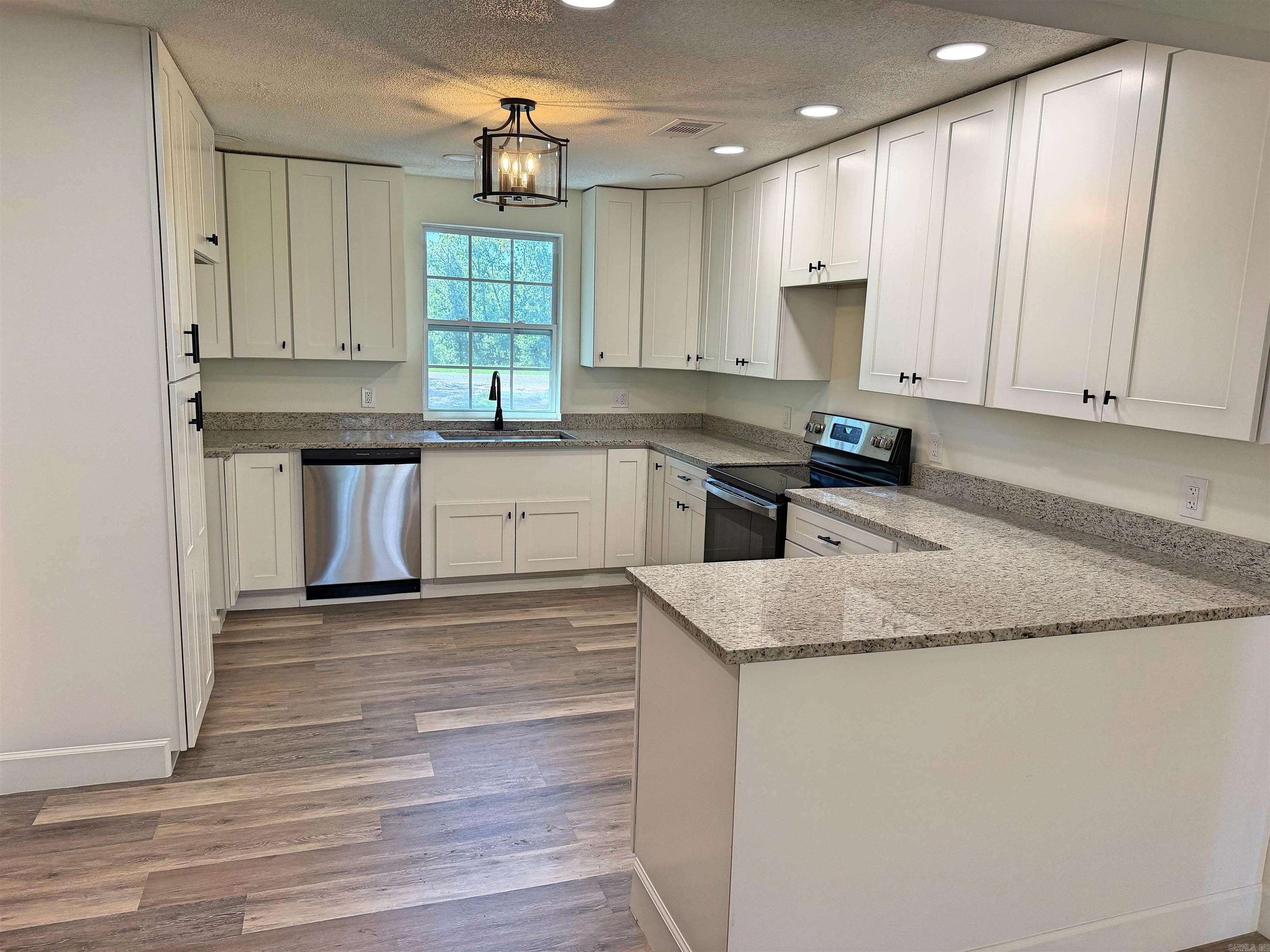 101 Summer Meadows Property Photo 6