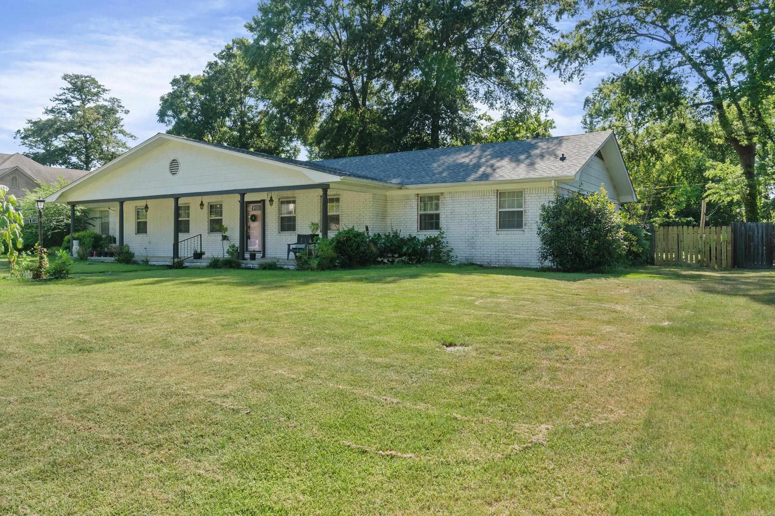 11 Deerwood Dr Property Photo 1