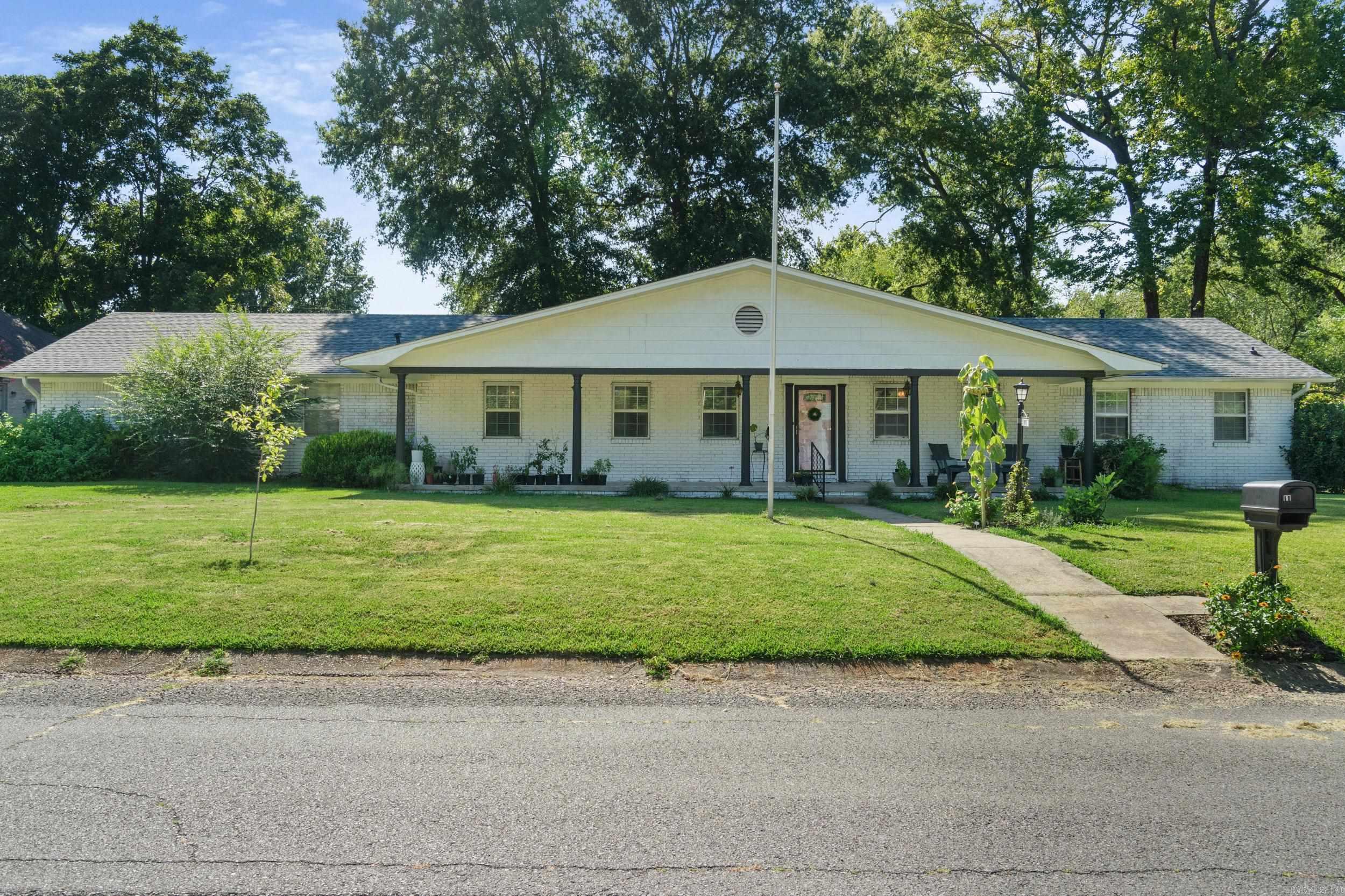 11 Deerwood Dr Property Photo 2