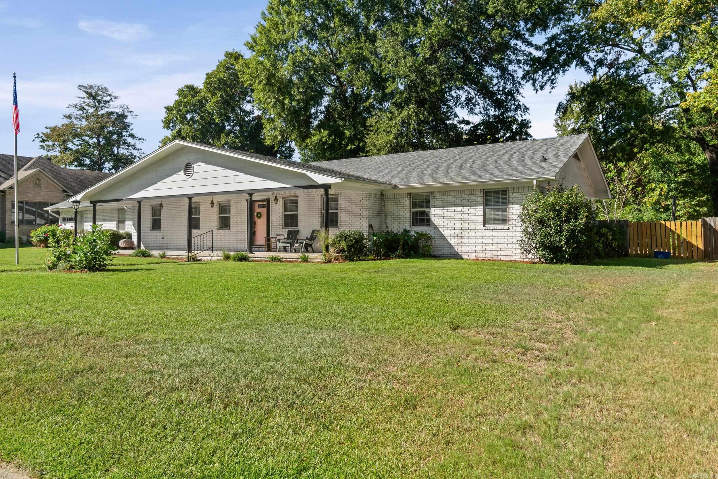 11 Deerwood Dr Property Photo 2