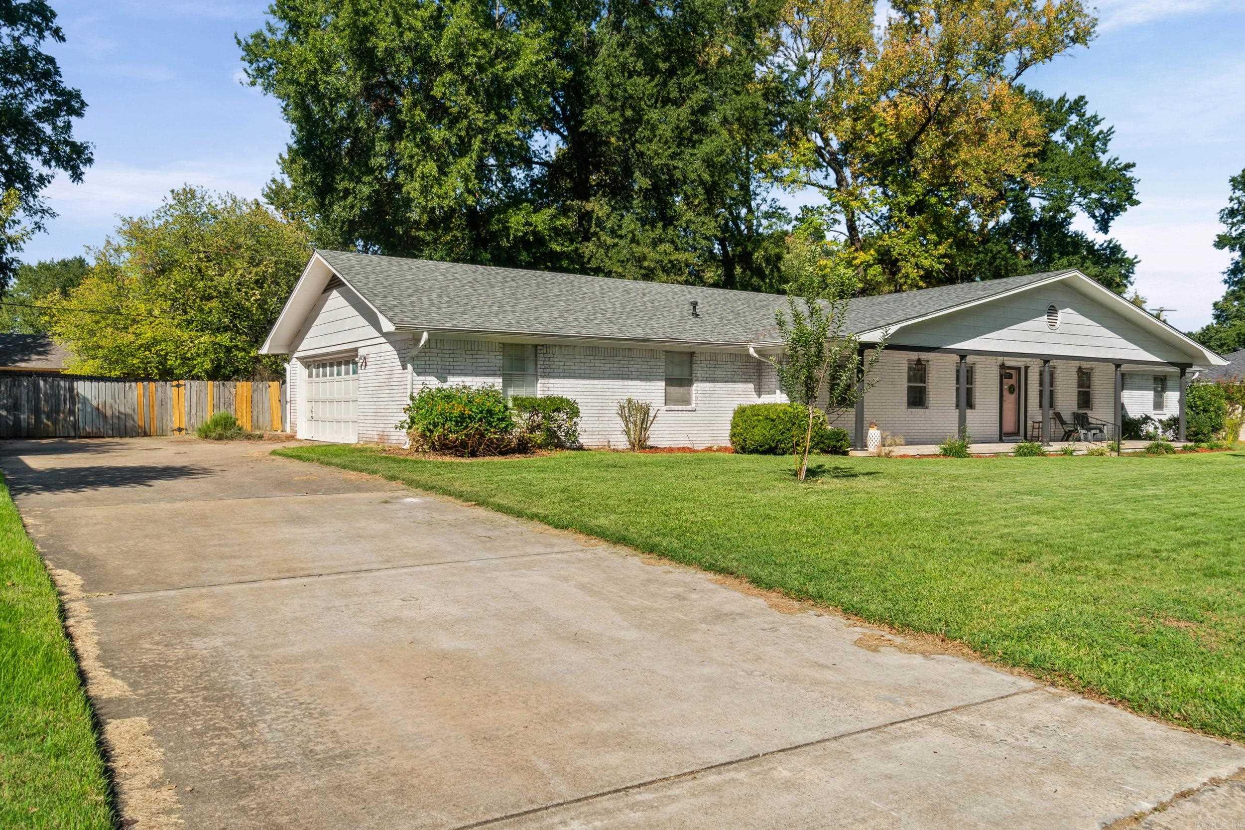 11 Deerwood Dr Property Photo 3