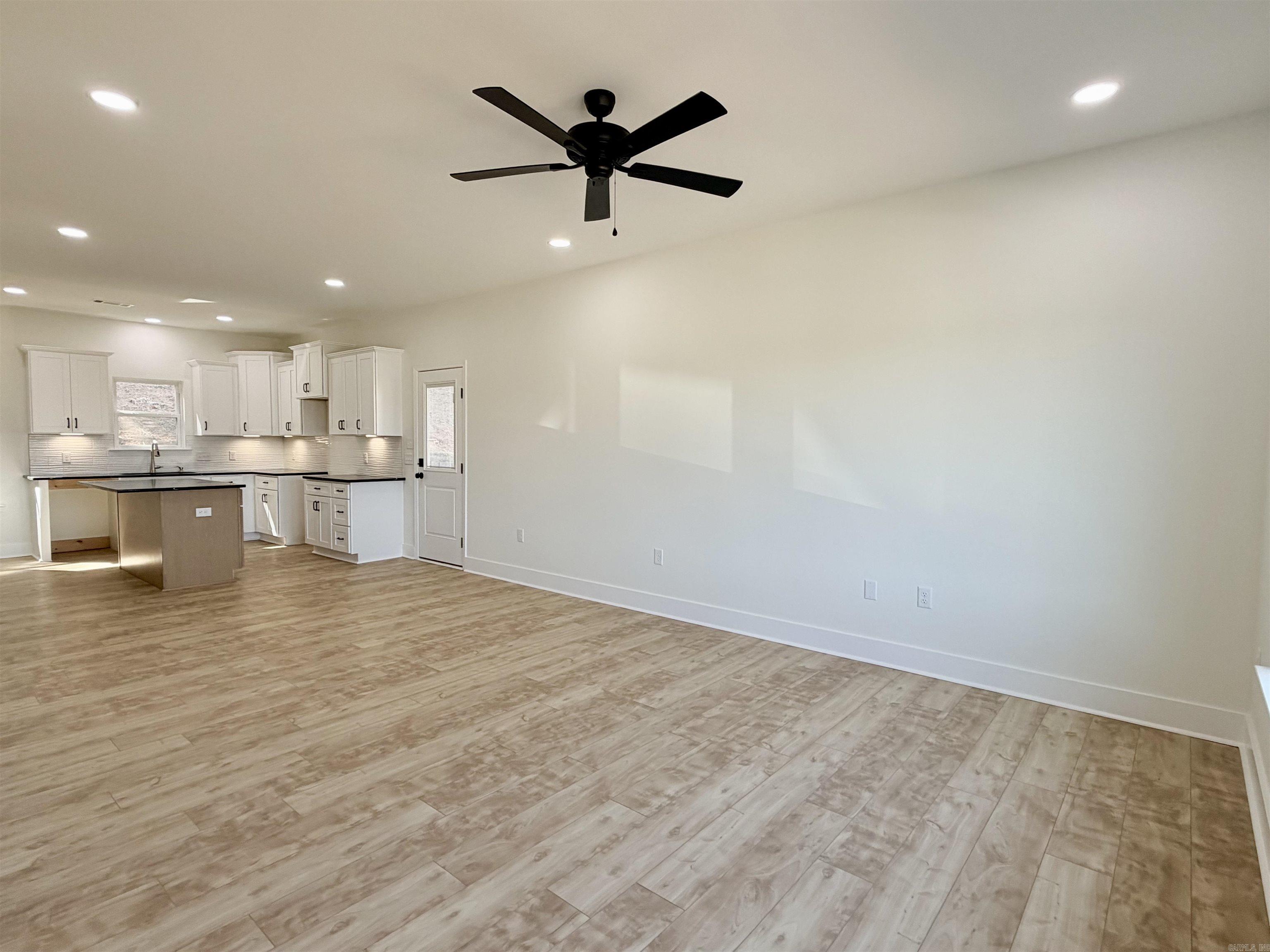 1015 Clinton Court Property Photo 6