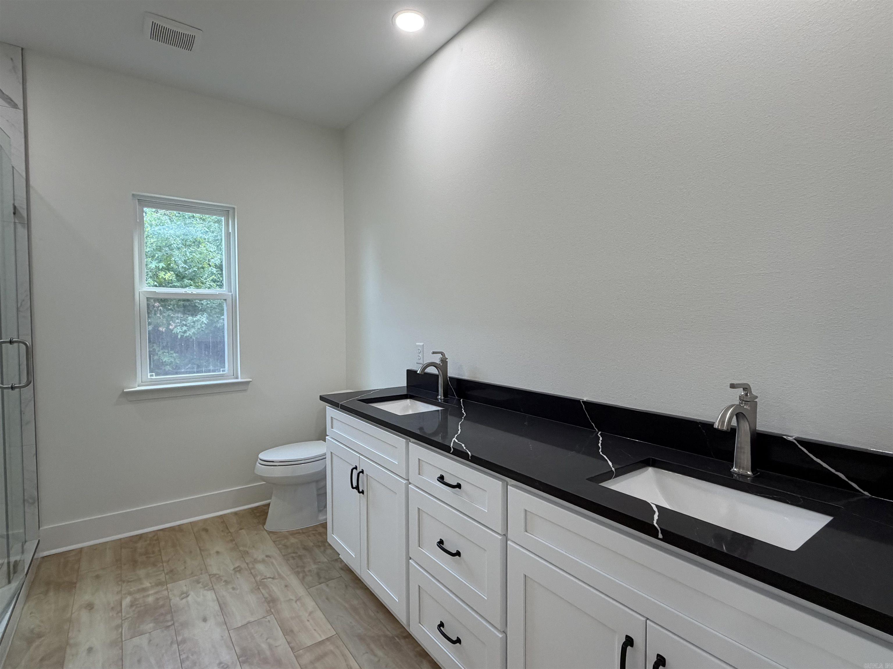 1015 Clinton Court Property Photo 19