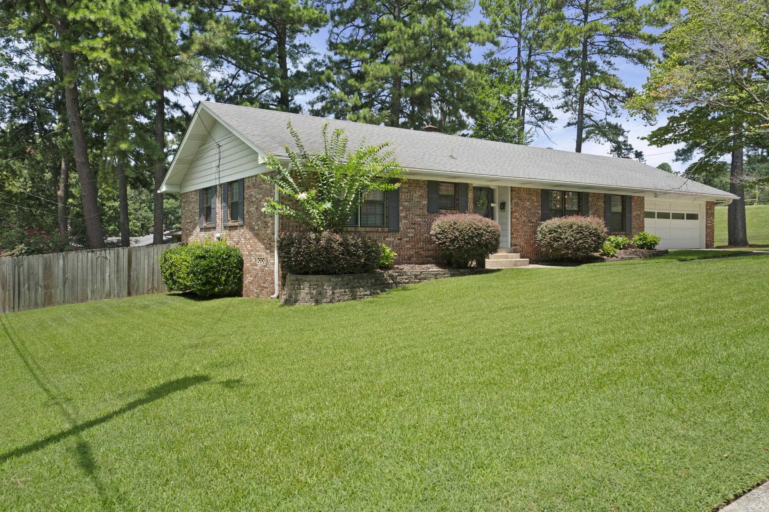 816 Hall Drive Property Photo 3