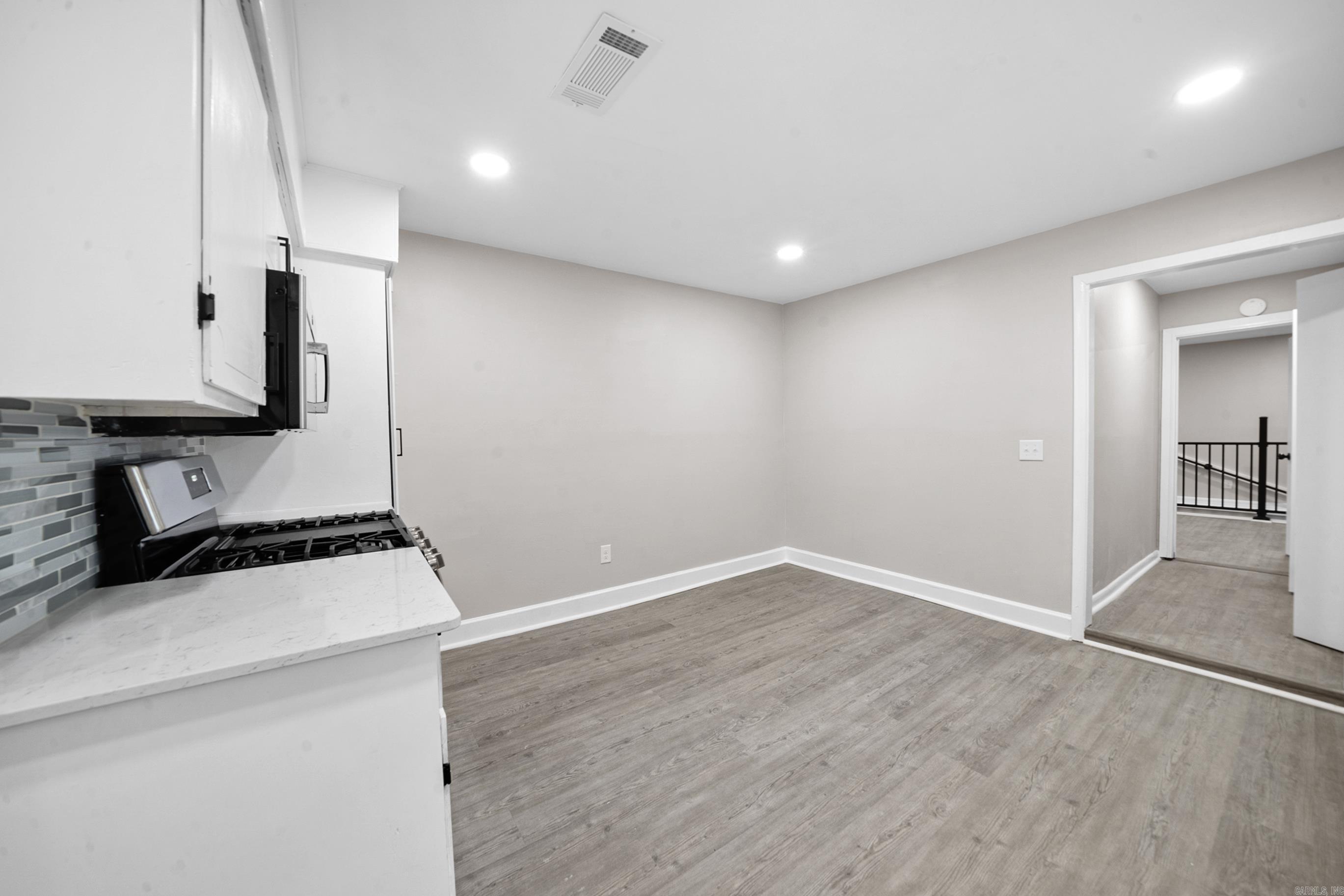 2118 S Pine Street Property Photo 5