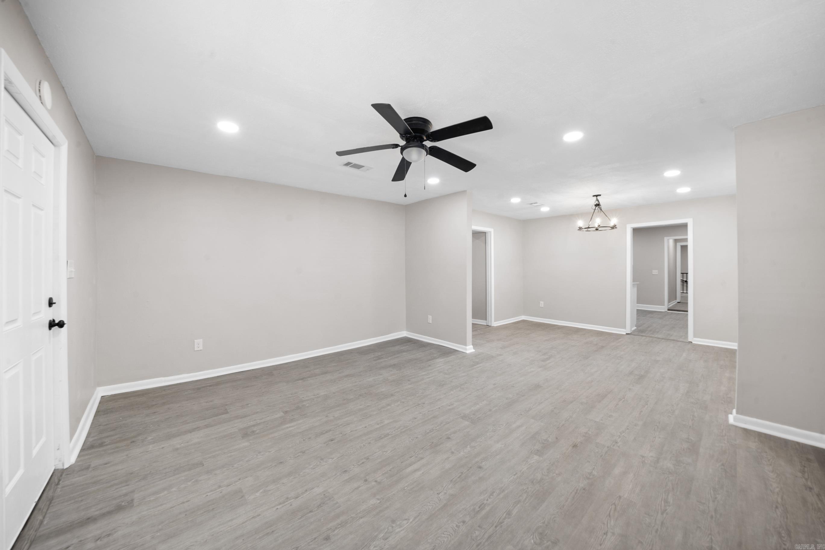 2118 S Pine Street Property Photo 7