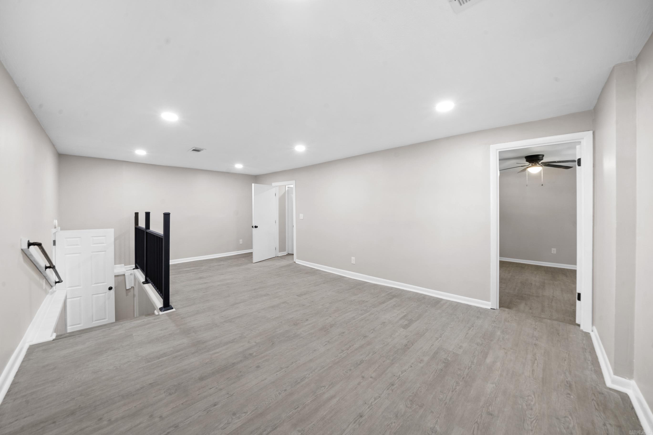 2118 S Pine Street Property Photo 9