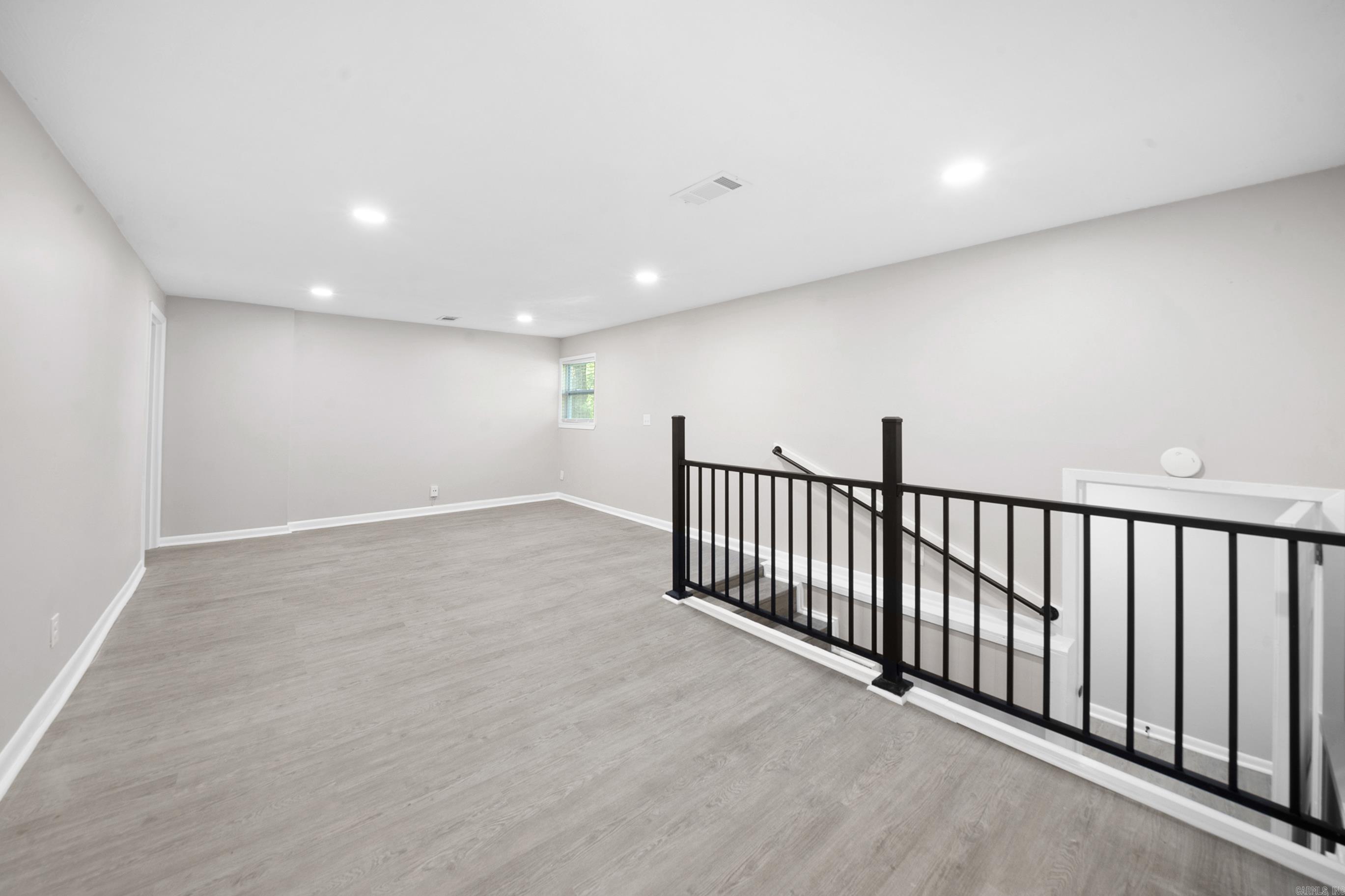 2118 S Pine Street Property Photo 10