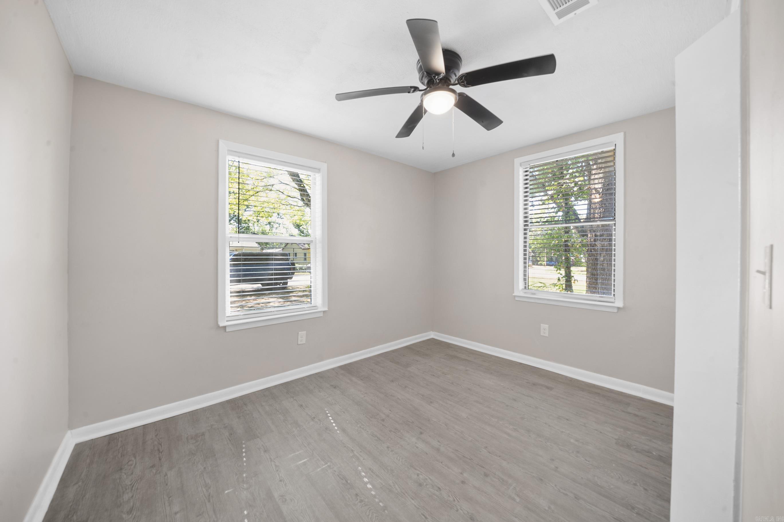 2118 S Pine Street Property Photo 18