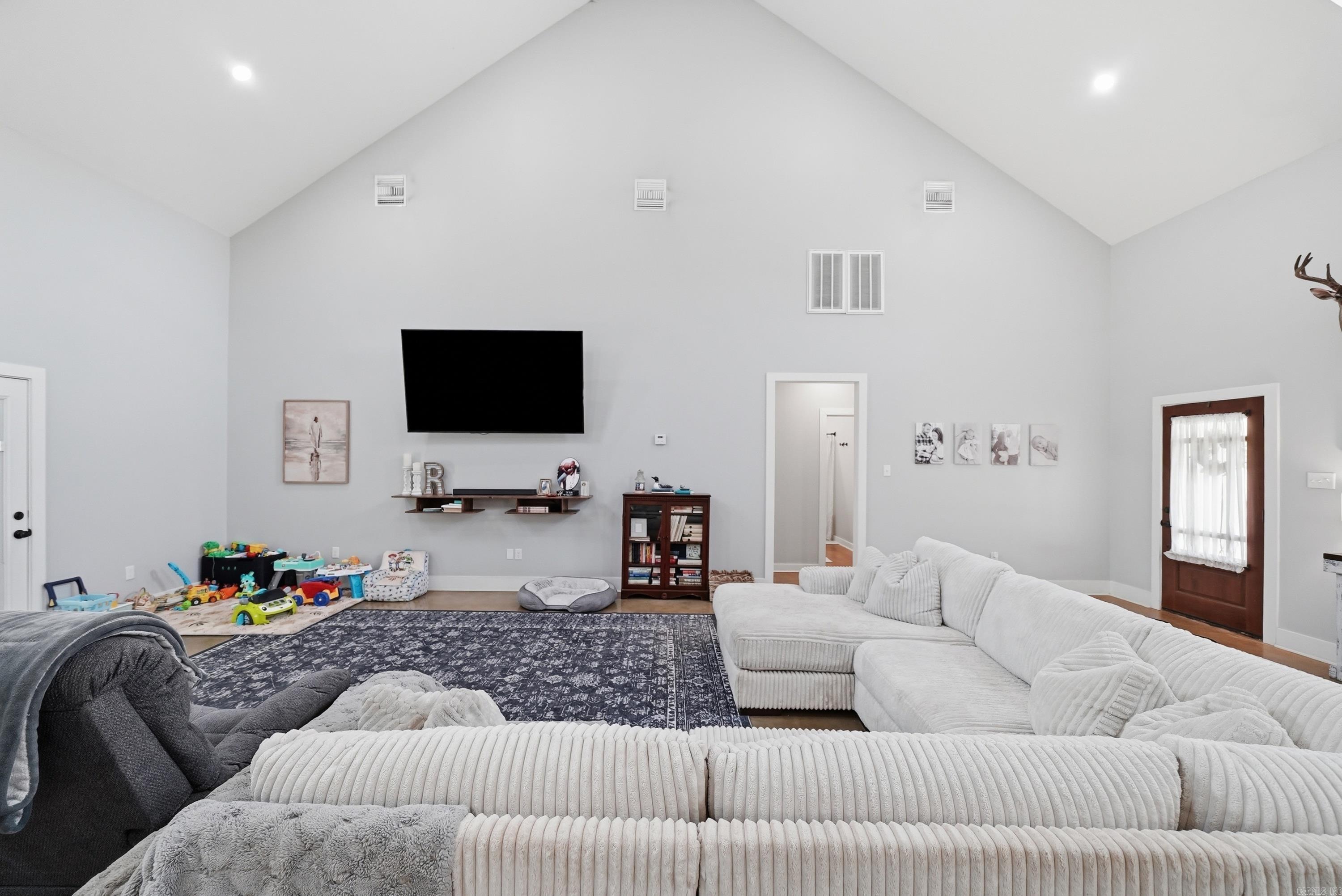 4629 De Young Road Property Photo 8