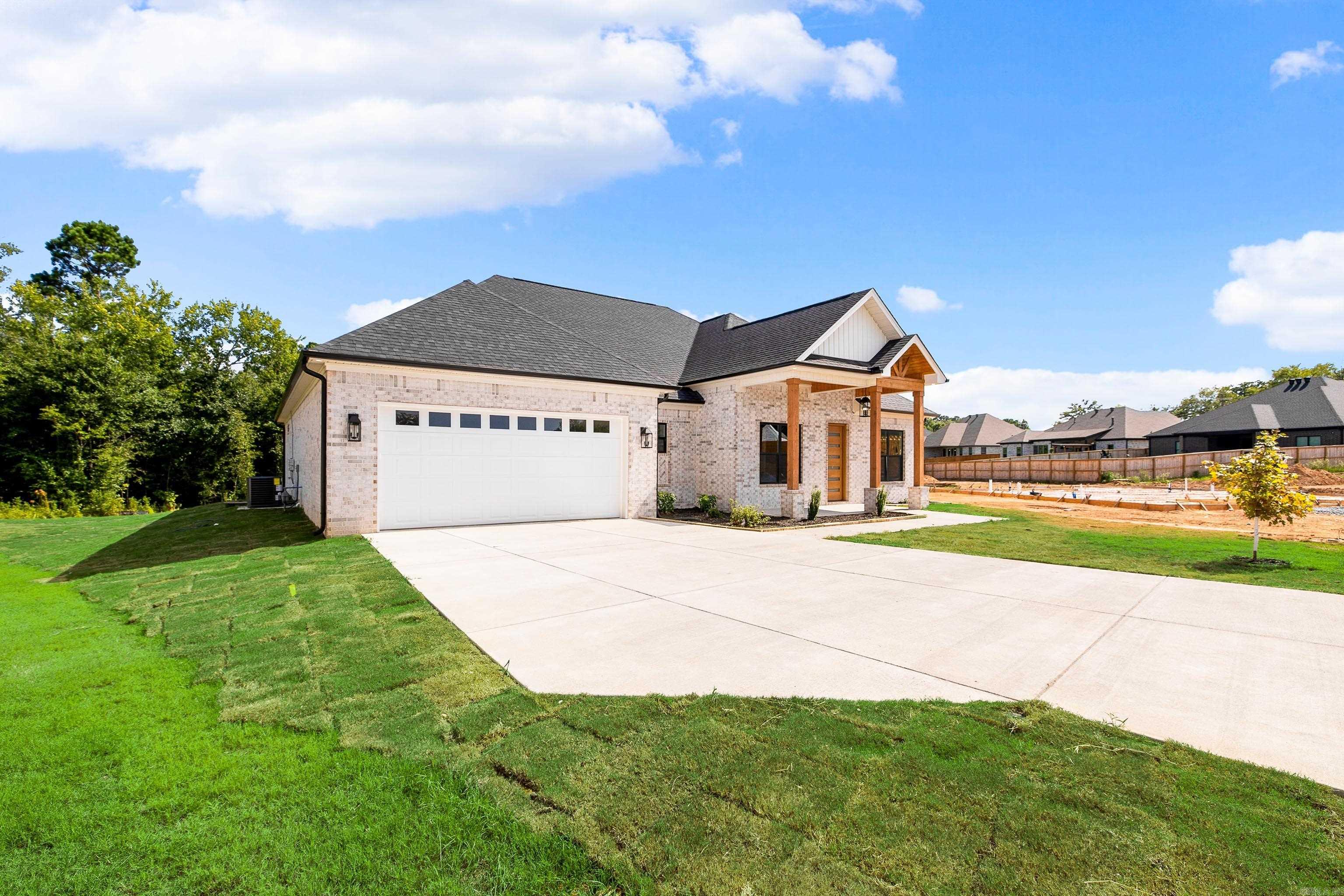 8024 Creek Rock Cove Property Photo 2