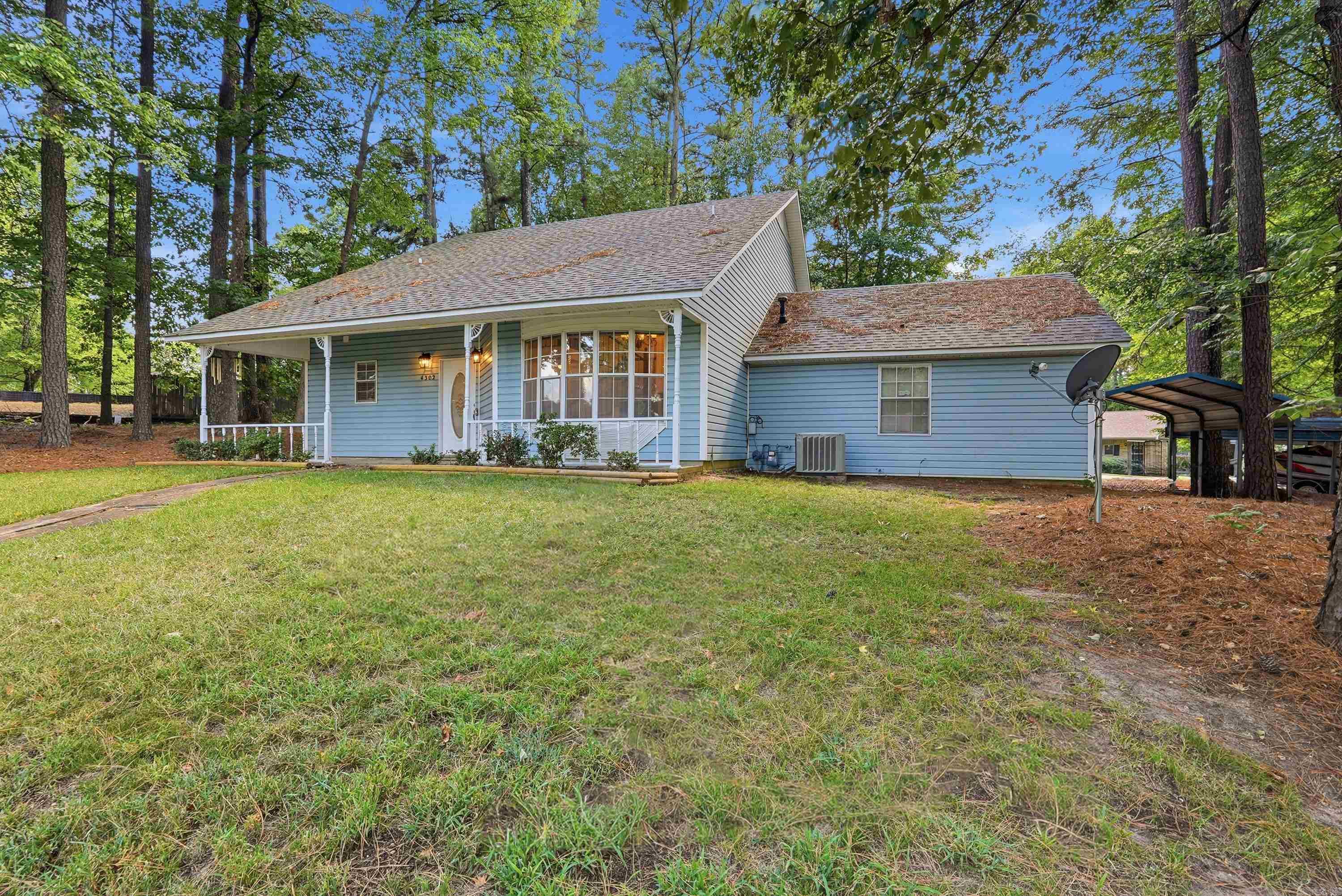 4302 Glenda Lane Property Photo 4